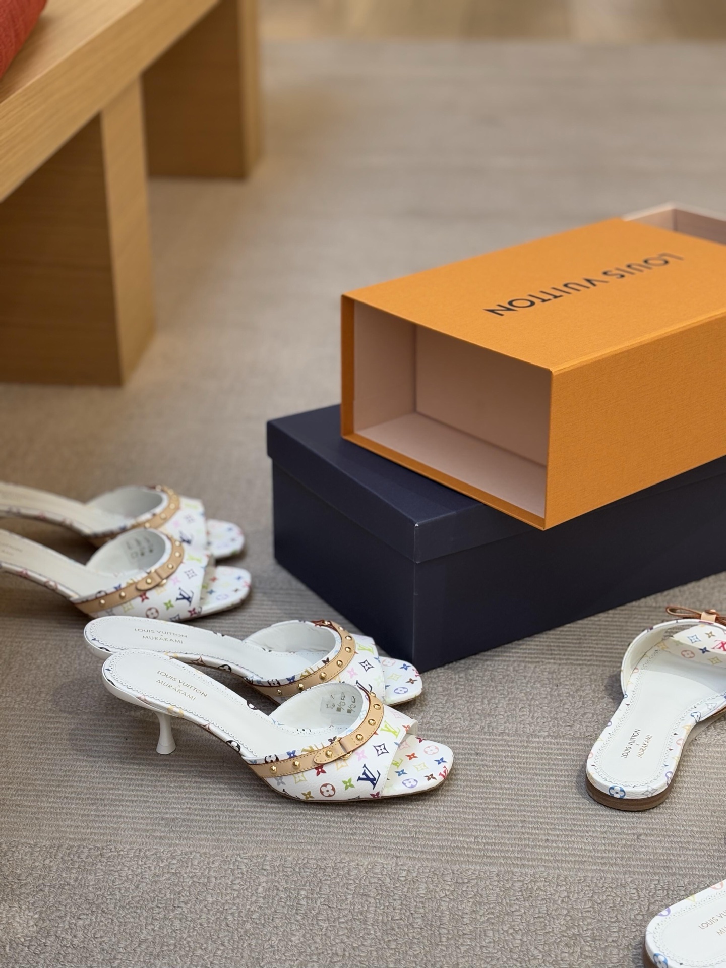 NO:758873,LV white tricolor｜Takashi Murakami, high heels and slippers, louis vuitton, high heels, slippers19860909Lv白三彩｜村上隆,高跟鞋拖鞋,louis vuitton,high heels,slippers,Women's Shoes