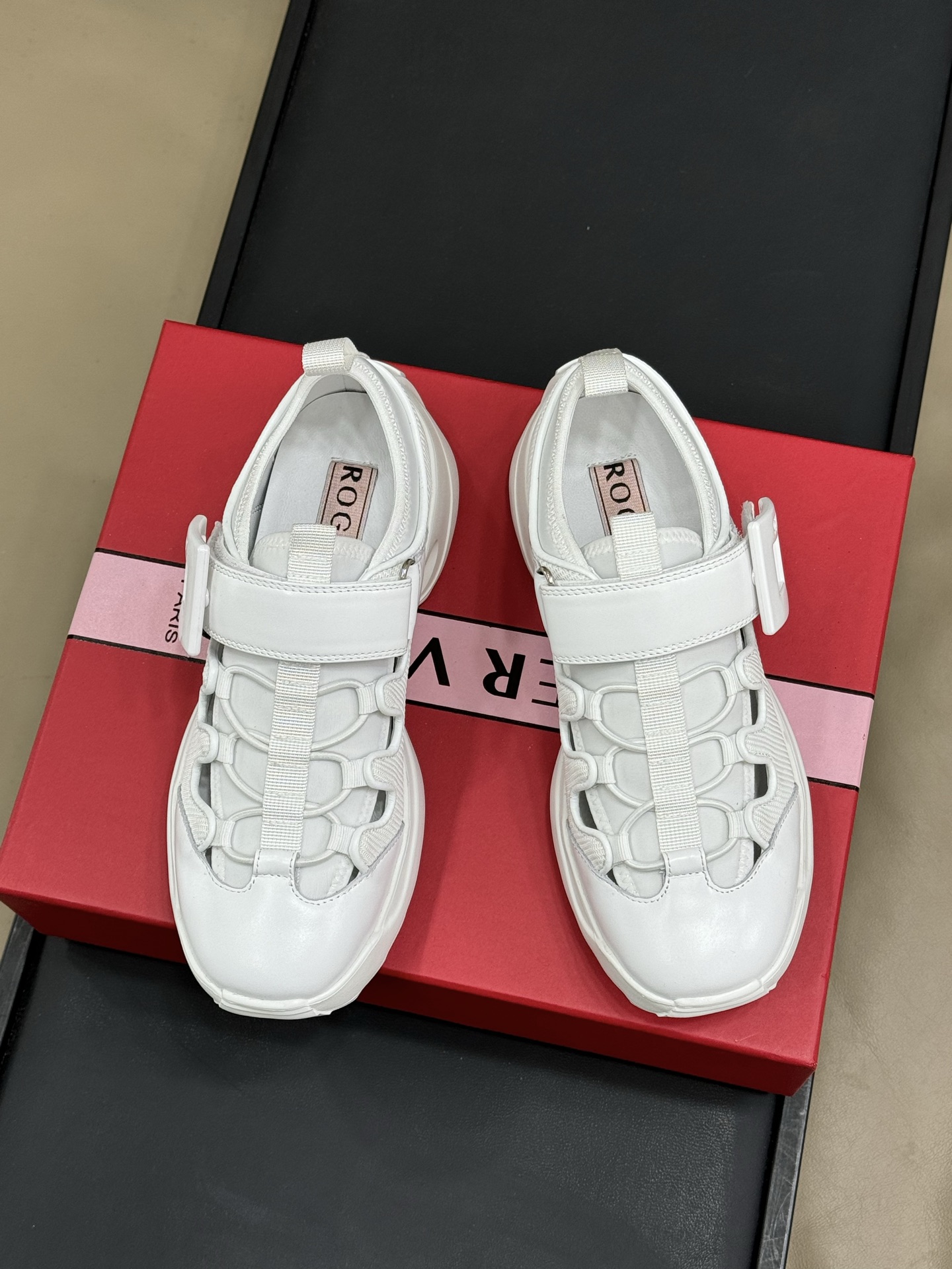 [Roger Vivier Women