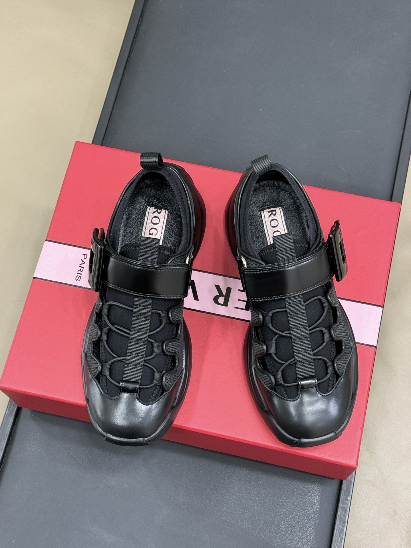 [Roger Vivier Women