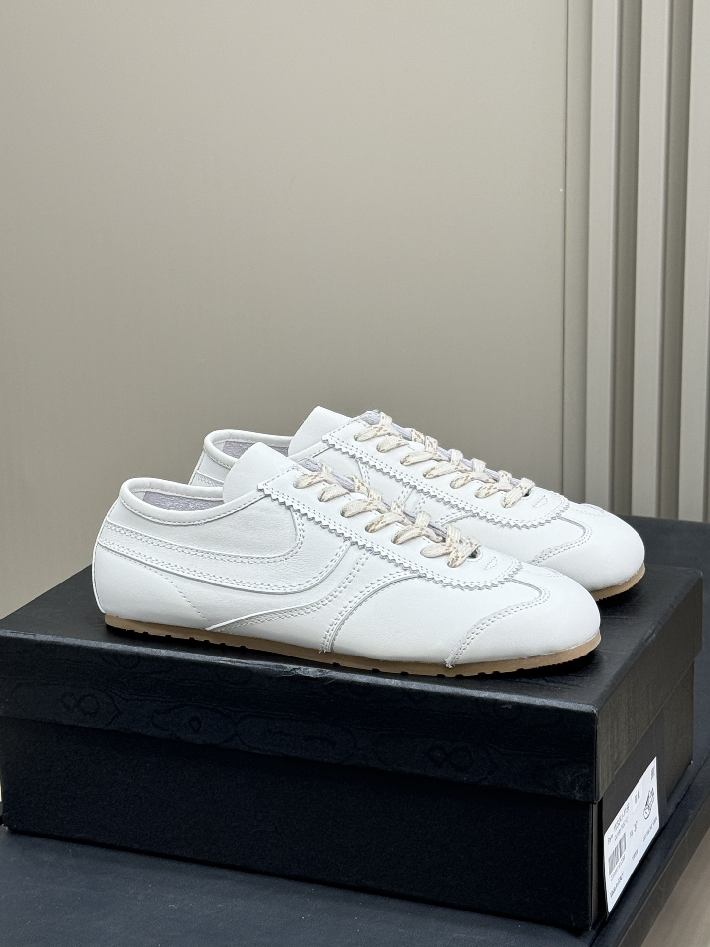 NO:229226,#DriesVanNoten couple style 25 spring and summer new colors Very Miu flavored German training items, very outstanding in appearance Suede spliced ​​glossy calfskin, great texture and details Couple size 35-45 women size men, casual shoes/sports shoes, miumiu, sneakers, cowhide, chamois leather19860909#DriesVanNoten情侣款 25春夏新色 很miu味的德训单品,样子很出彩 麂皮拼接光面小牛皮,质感和细节都很赞 情侣size 35-45 女码 男,休闲鞋/运动鞋,miumiu,sneakers,cowhide,chamois leather,Women's Shoes