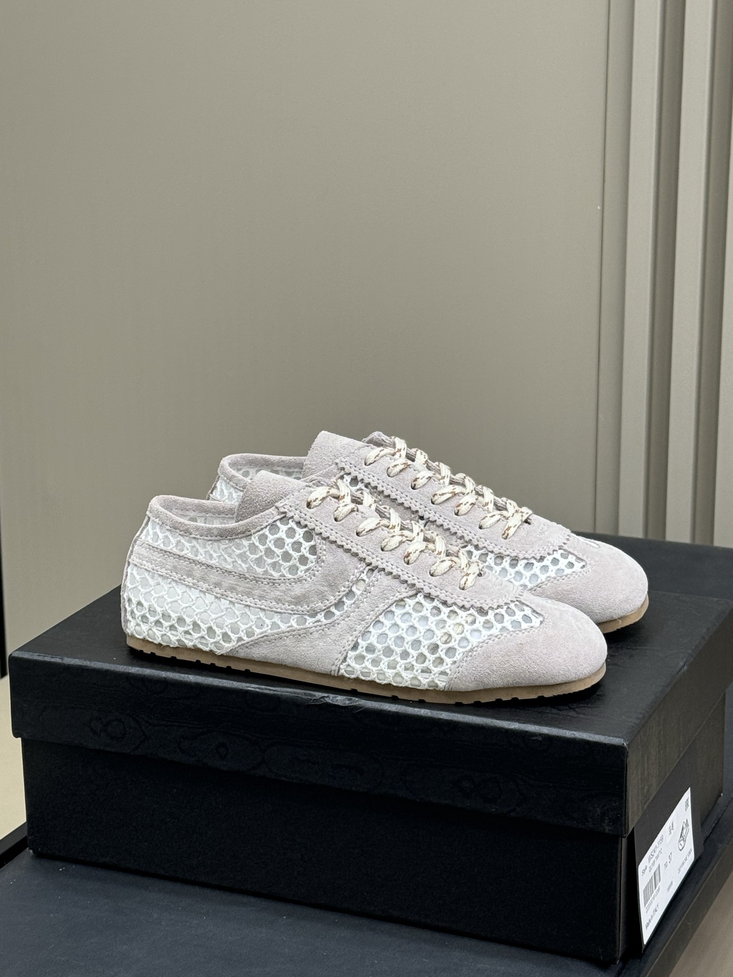 NO:257440,#DriesVanNoten new sneakers 25 spring and summer new colors Fishing net series Very miu-flavored German training items, very outstanding in appearance, great texture and details Couple size 35-40, casual shoes/sports shoes, miumiu, sneakers19860909批 #DriesVanNoten新款运动鞋 25春夏新色 渔网系列 很miu味的德训单品,样子很出彩 质感和细节都很赞 情侣size 35-40,休闲鞋/运动鞋,miumiu,sneakers,Women's Shoes