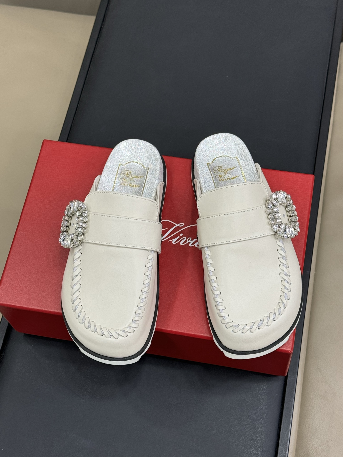 [Roger Vivier Women