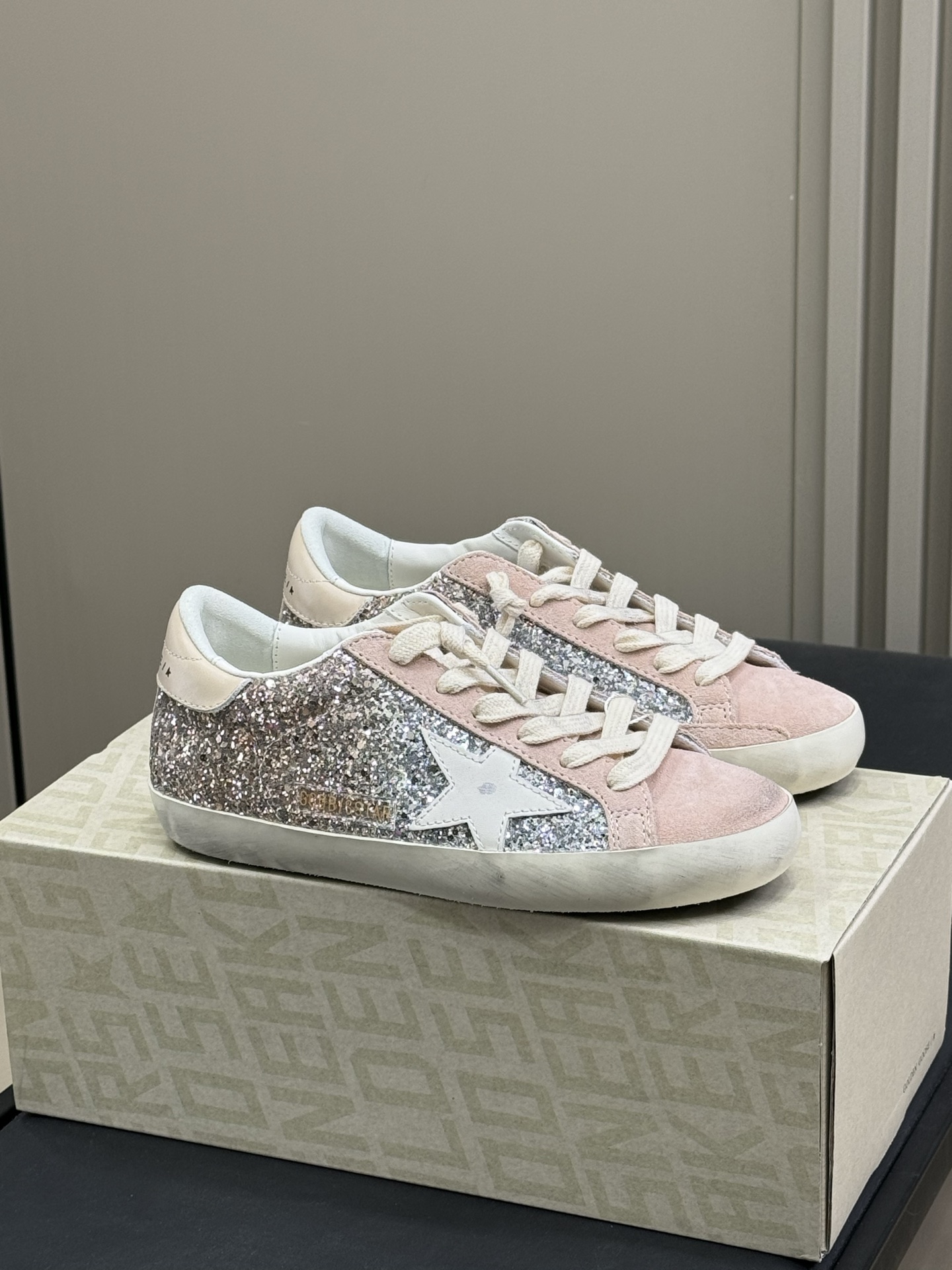 NO:249975,GGDB small dirty shoes #insert new colors# are all classic styles, new colors in 2025. It looks really good, and it matches the mood of spring and summer tones. Top version size 35-40, casual shoes/sports shoes, sneakers19860909批 GGDB 小脏鞋#插播新色# 都是经典版型,2025新配色 真的hin好看呀,跟春夏色调心情很配啊 顶级版本 size 35-40,休闲鞋/运动鞋,sneakers,Women's Shoes