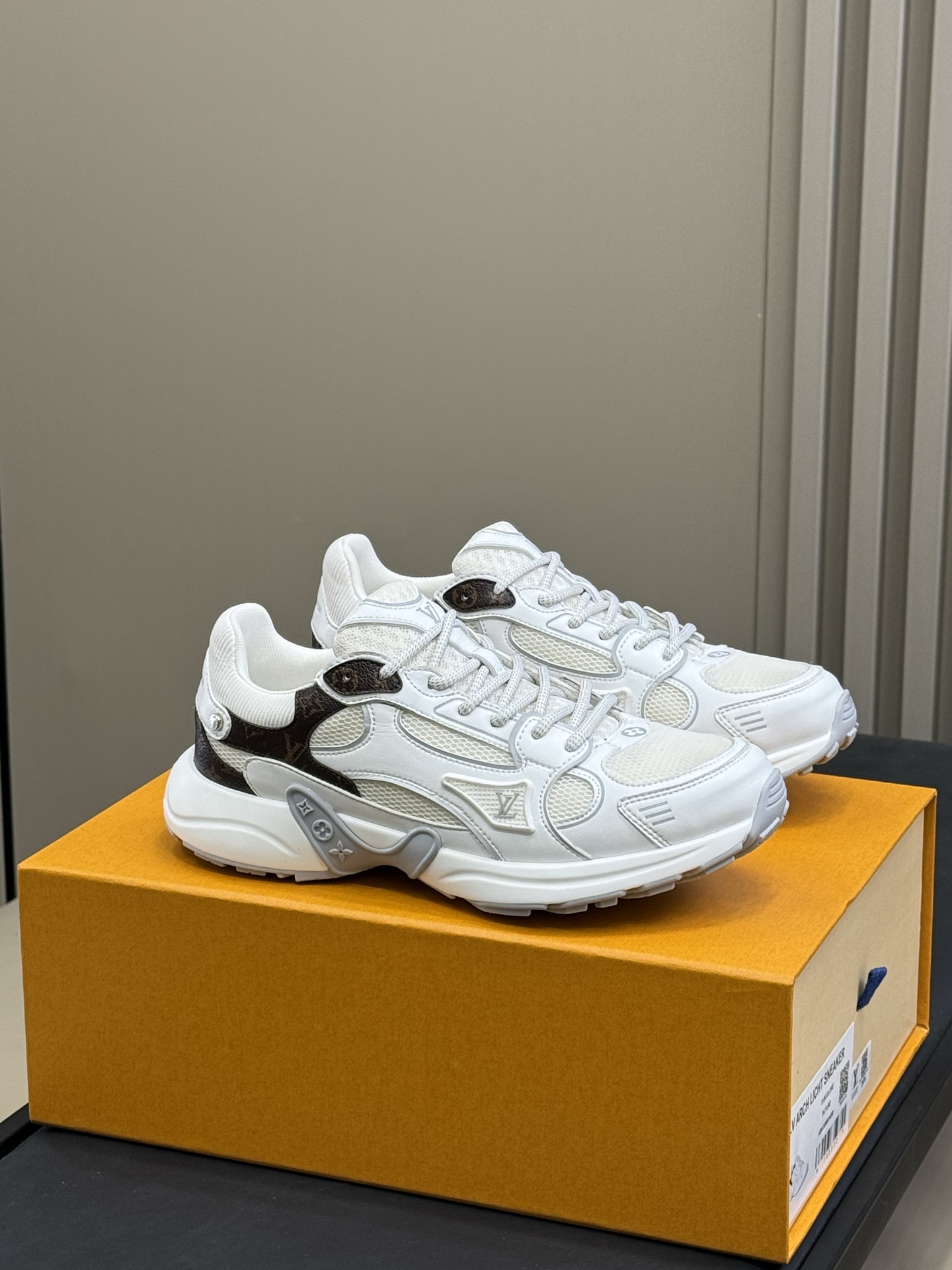 NO:260359,lv Silver Horn King Series So beautiful lv olympia Series Sports Shoes With a sense of technology, full of sportiness, lightness and comfort. 2025 is a must-have model!  size 35-41, dad shoes, louis vuitton, alexander wang, sneakers19860909lv 银角大王 系列 太好看了 lv olympia 系列运动鞋 科技感 运动感满满,轻盈舒适 2025 必火的款啦！ size 35-41,老爹鞋,louis vuitton,alexander wang,sneakers,Women's Shoes