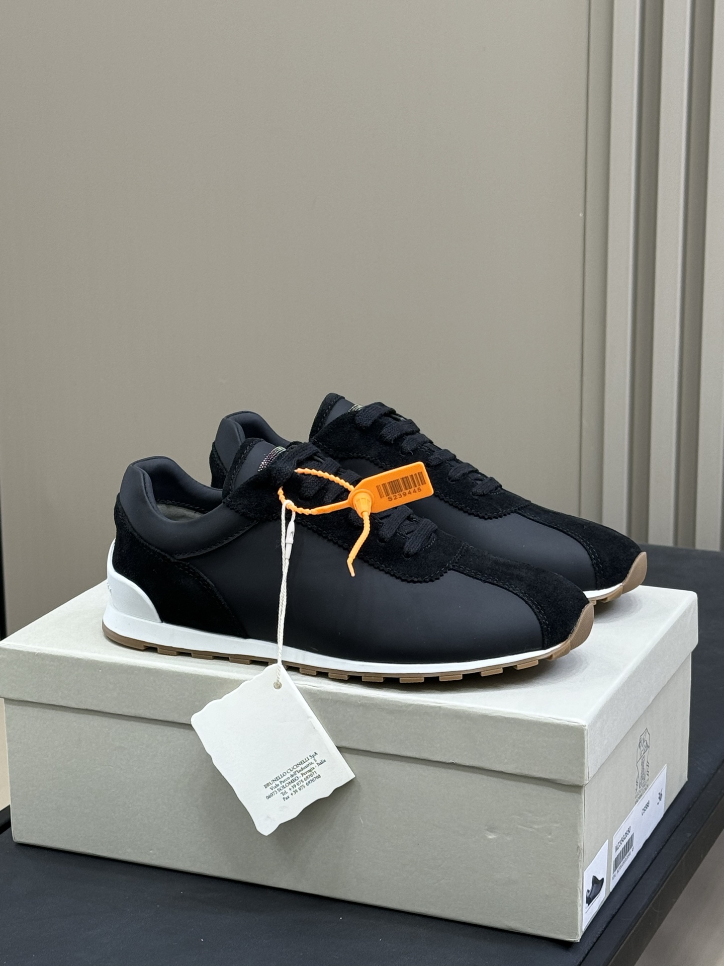 NO:260309,brunello cucinelli 25 early spring women's leather training shoes, simple material, suede and glossy leather splicing, bc classic beaded elements on the tongue, exquisite and low-key size 35-41, casual shoes/sports shoes, brunello cucinelli, sneakers, chamois leather19860909brunello cucinelli25早春女款皮质德训鞋 纯朴材质,麂皮和光面皮拼接 鞋舌处有bc经典串珠元素,精致低调 size 35-41,休闲鞋/运动鞋,brunello cucinelli,sneakers,chamois leather,Women's Shoes