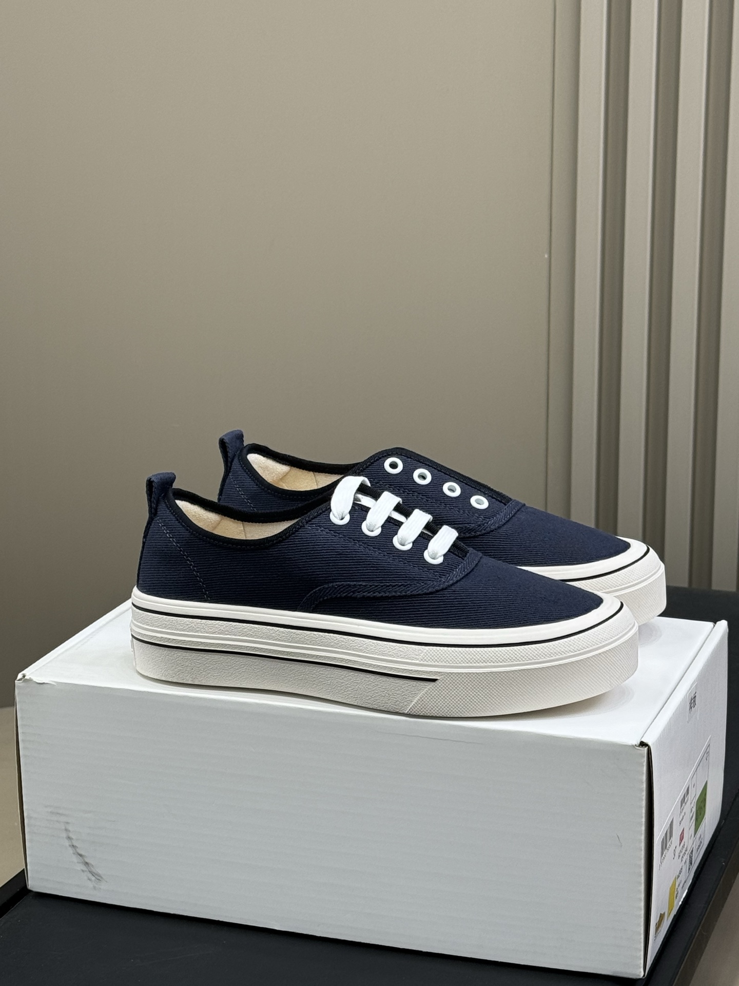 NO:388719,Top version chanel 25c new arrival~ Xiaoxiang 25 spring and summer first season shoes classic style, good looking and easy to wear!  size 35-40, casual shoes/sports shoes, chanel, sneakers19860909顶级版本 chanel 25c new arrival～ 小香25春夏第一季板鞋 经典款,好看好穿！ size 35-40,休闲鞋/运动鞋,chanel,sneakers,Women's Shoes