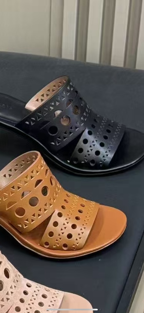 Alaia SS25 Carved Heeled Sandals - Elegant & Comfortable Kitten Heel Slides 1 Alaia SS25 Carved Heeled Sandals - Elegant & Comfortable Kitten Heel Slides