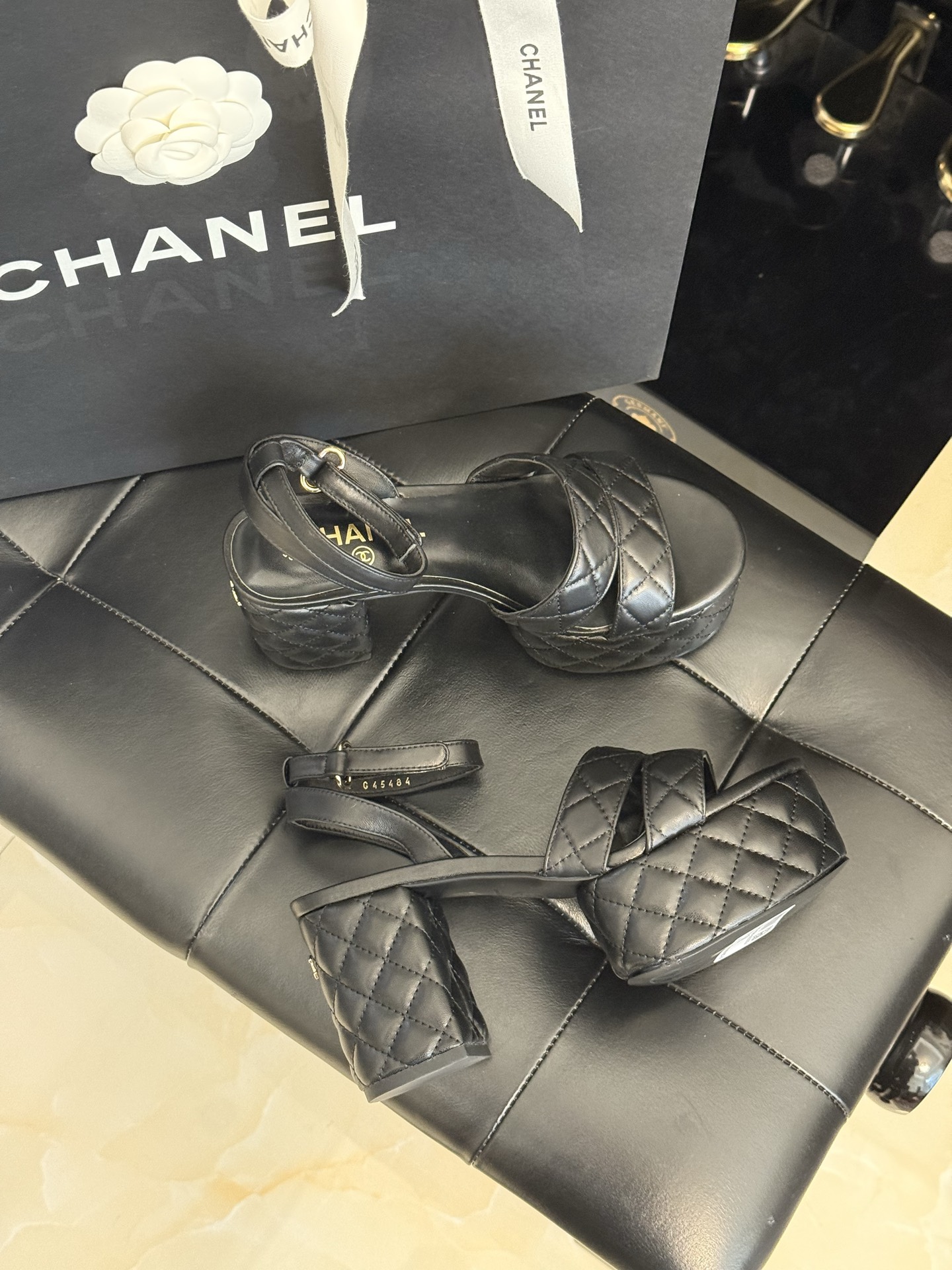 
chanel ss25 new arrival～
小香25春夏凉鞋新品
厚底高水台，丑萌啊，经典菱格加