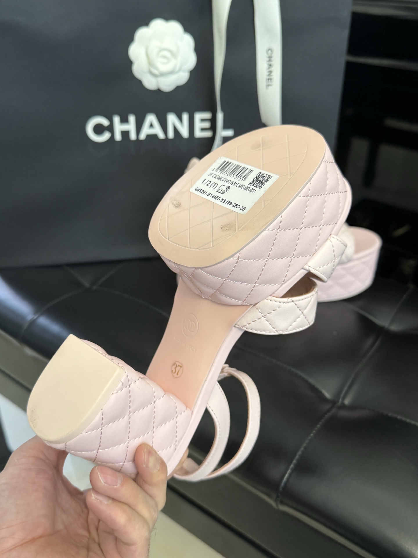
chanel ss25 new arrival～
小香25春夏凉鞋新品
厚底高水台，丑萌啊，经典菱格加