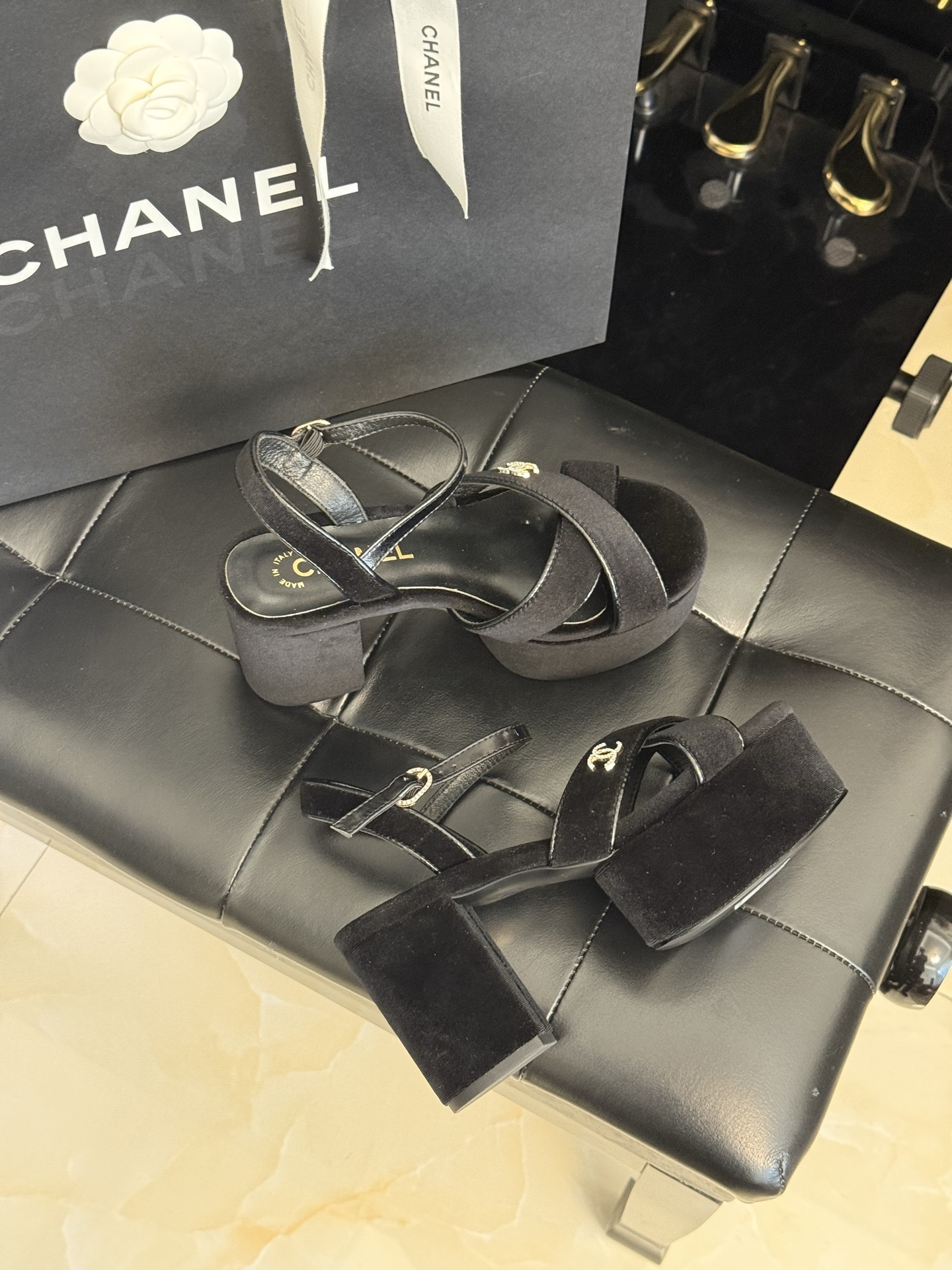 
chanel ss25 new arrival～
小香25春夏凉鞋新品
厚底高水台，丑萌啊，经典菱格加