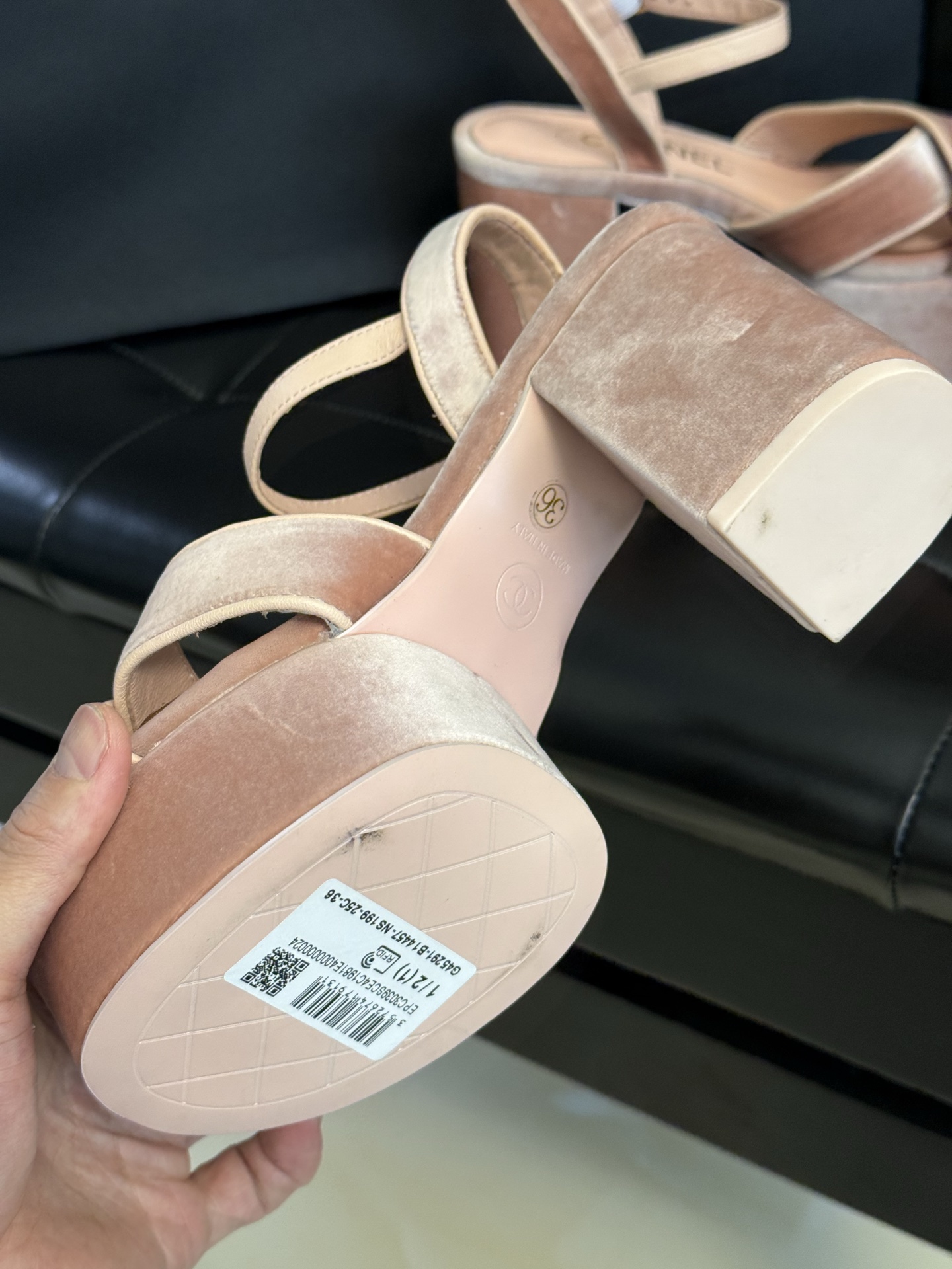 
chanel ss25 new arrival～
小香25春夏凉鞋新品
厚底高水台，丑萌啊，经典菱格加