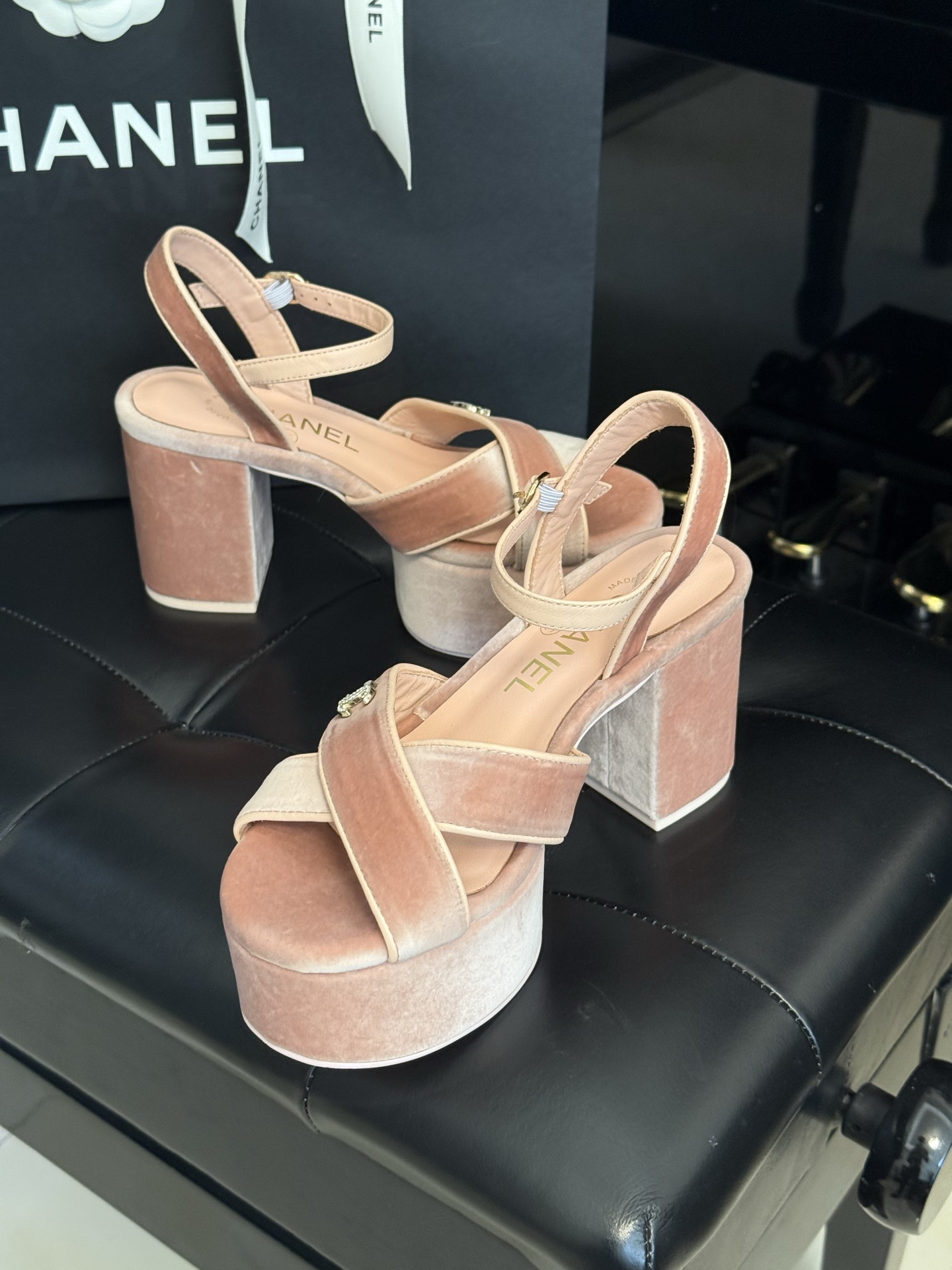 
chanel ss25 new arrival～
小香25春夏凉鞋新品
厚底高水台，丑萌啊，经典菱格加