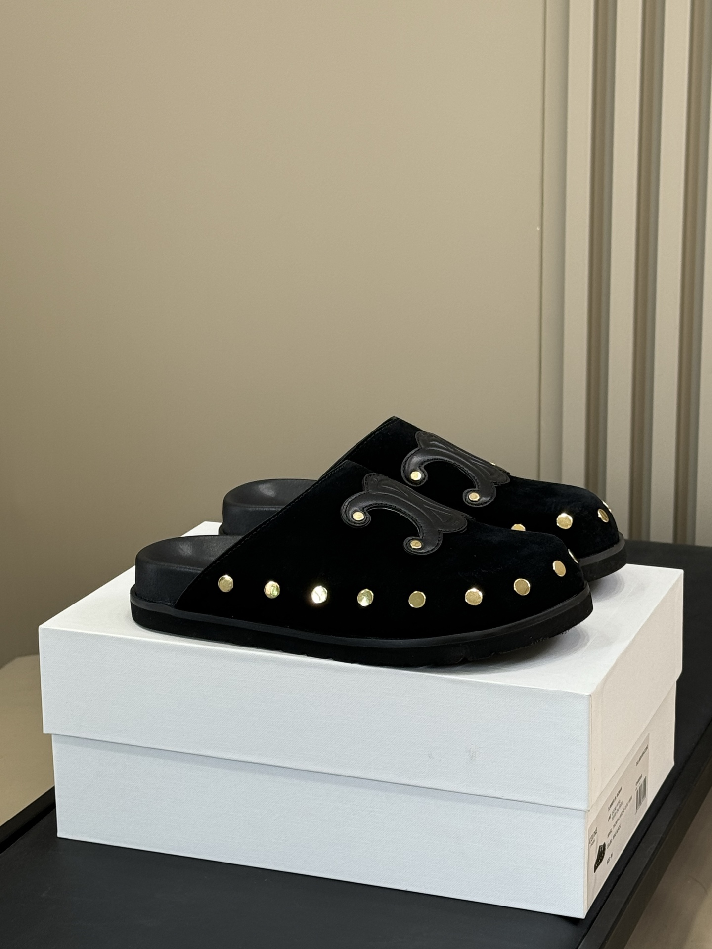 NO:240546,CELINE | Paris commuting philosophy stepping into the clouds Brown matte Berkens shoes that can't stop wearing are both fashionable and comfortable! Frosted cowhide material! size 35-41, semi-drag, celine, cowhide19860909CELINE | 踩进云朵的巴黎通勤哲学 一穿就停不下来的棕色磨砂勃肯鞋 兼具時髦與舒適度！磨砂牛皮材質！ size 35-41,半拖,celine,cowhide,Women's Shoes