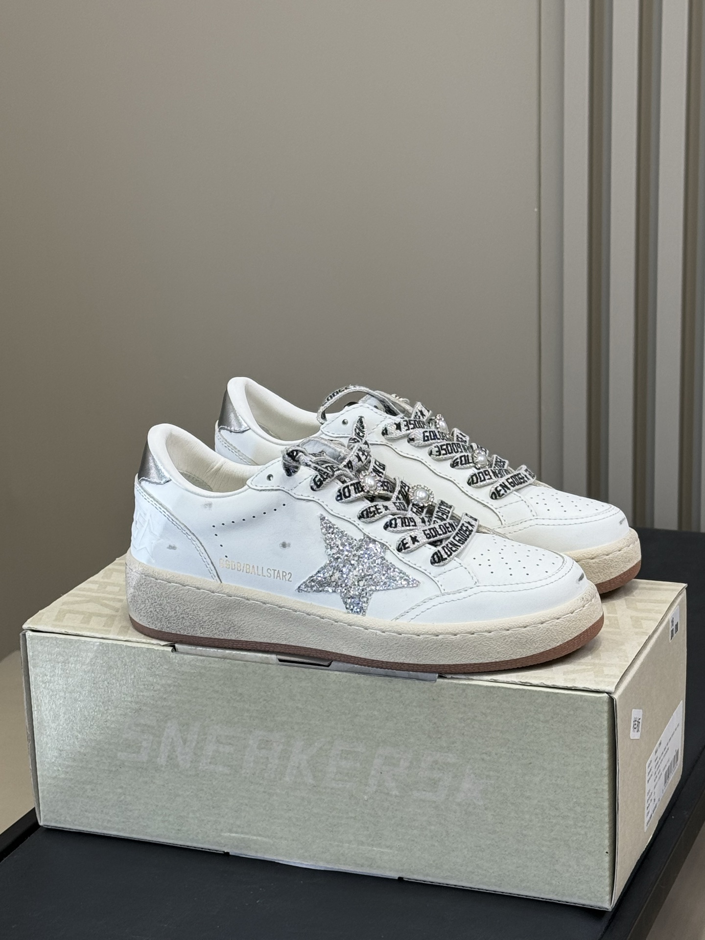 NO:475799,ggdb's new series truestar. As expected, the beautiful girl I love recently. The miu-style shoelaces are just that you can imitate the temperament that is not beyond you and is more miu than miu!  The lambskin material is very soft and much more comfortable than the old one!  size35-41 (40.41 customization without return or exchange), casual shoes/sports shoes, miumiu, sneakers, sheepskin19860909ggdb全新系列truestar 果然美貌最近的心头爱 miu系的鞋带,让你模仿没让你超越、比miu更miu的气质就是了！小羊皮材质的,很软,比老款舒服多了！size35-41（40.41定制不退换）,休闲鞋/运动鞋,miumiu,sneakers,sheepskin,Women's Shoes