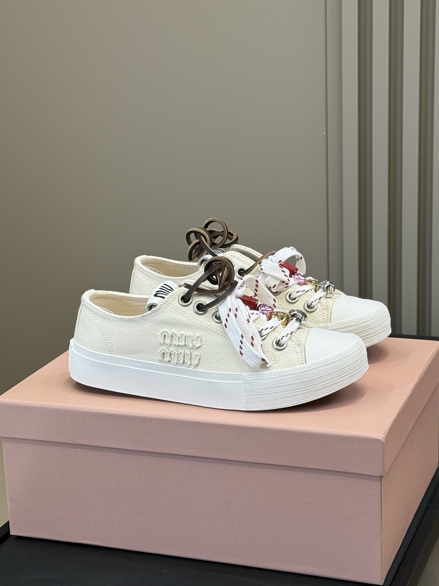 NO:246032,miu ss25 new arrival ~ size35-40, casual shoes/sports shoes, miumiu, sneakers19860909miu ss25 new arrival～ size35一40,休闲鞋/运动鞋,miumiu,sneakers,Women's Shoes