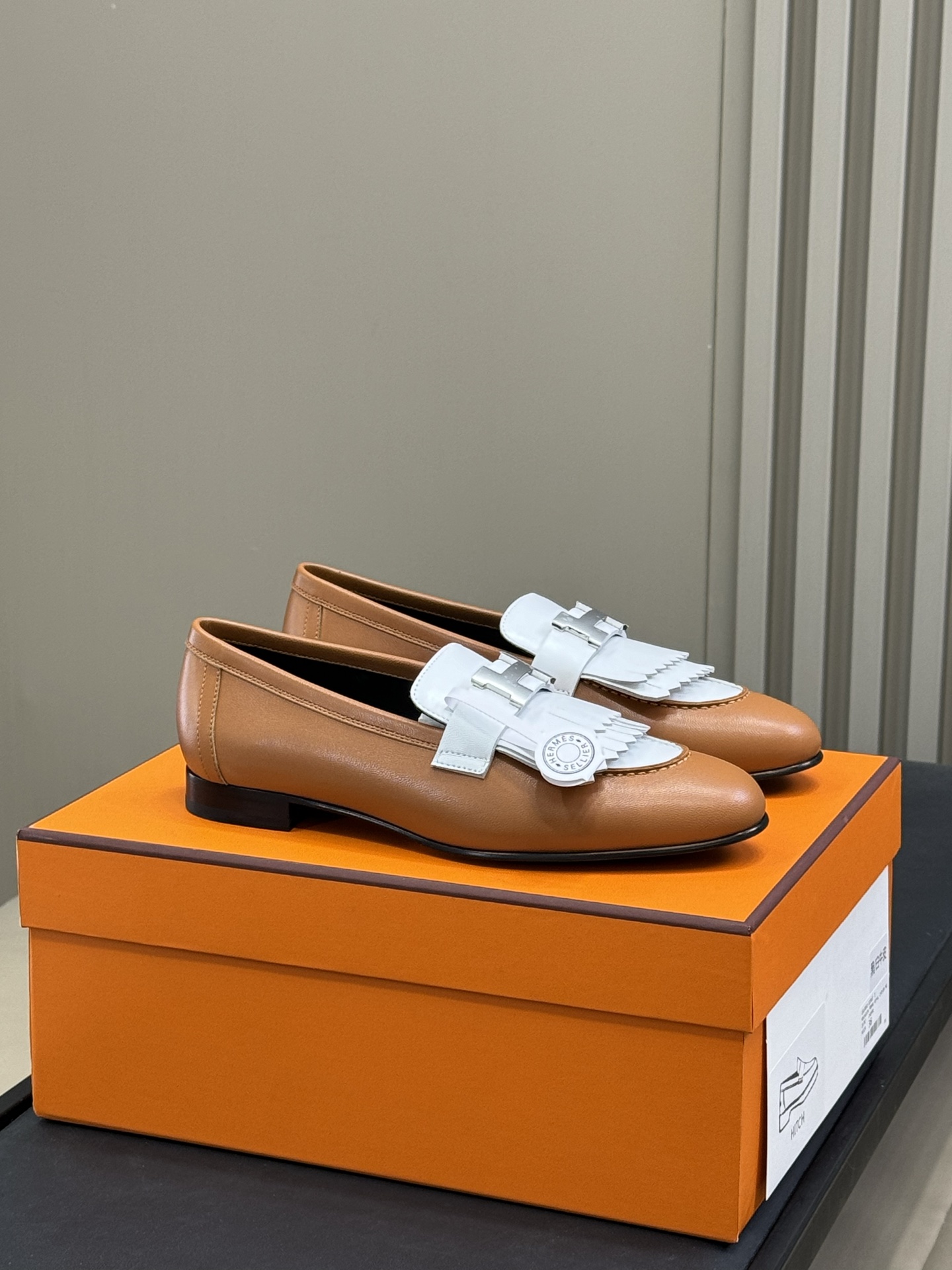 NO:264891,HERME…S Roval Tassel Loafers Hermes' latest 25 spring and summer 25 tassel series is the best, and the visual effect shows long legs!  Top-grade materials and detailed craftsmanship, with original packaging and VIP outer box packaging!  Top quality 35-42 40, 41, 42 customization, loafers semi-trailer, hermes, hermes, loafers19860909HERME…S Roval 流苏乐福鞋 爱马仕的25春夏最新款只流苏系列最好看 视觉效果显腿长！ 顶级材质和细节工艺, 带原版包装及vip外盒包装！ 顶级精品35-42 40、41、42定制,乐福鞋半拖,hermes,hermes,loafers,Women's Shoes