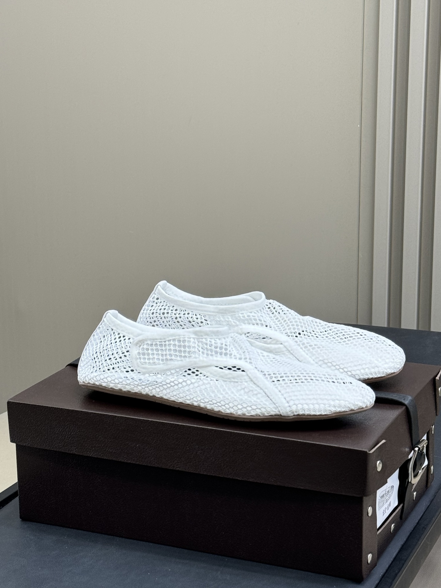 NO:384163,Alaia | The slippers I like at first glance, so comfortable!  New fishing net, soft and comfortable, fashionable and avant-garde. size 35-42, sandals, alaia, sandals, slippers19860909Alaia |一眼就喜欢的拖鞋,太舒服了！ 新款渔网,柔软舒适,又时尚前卫. size 35-42,凉鞋,alaia,sandals,slippers,Women's Shoes