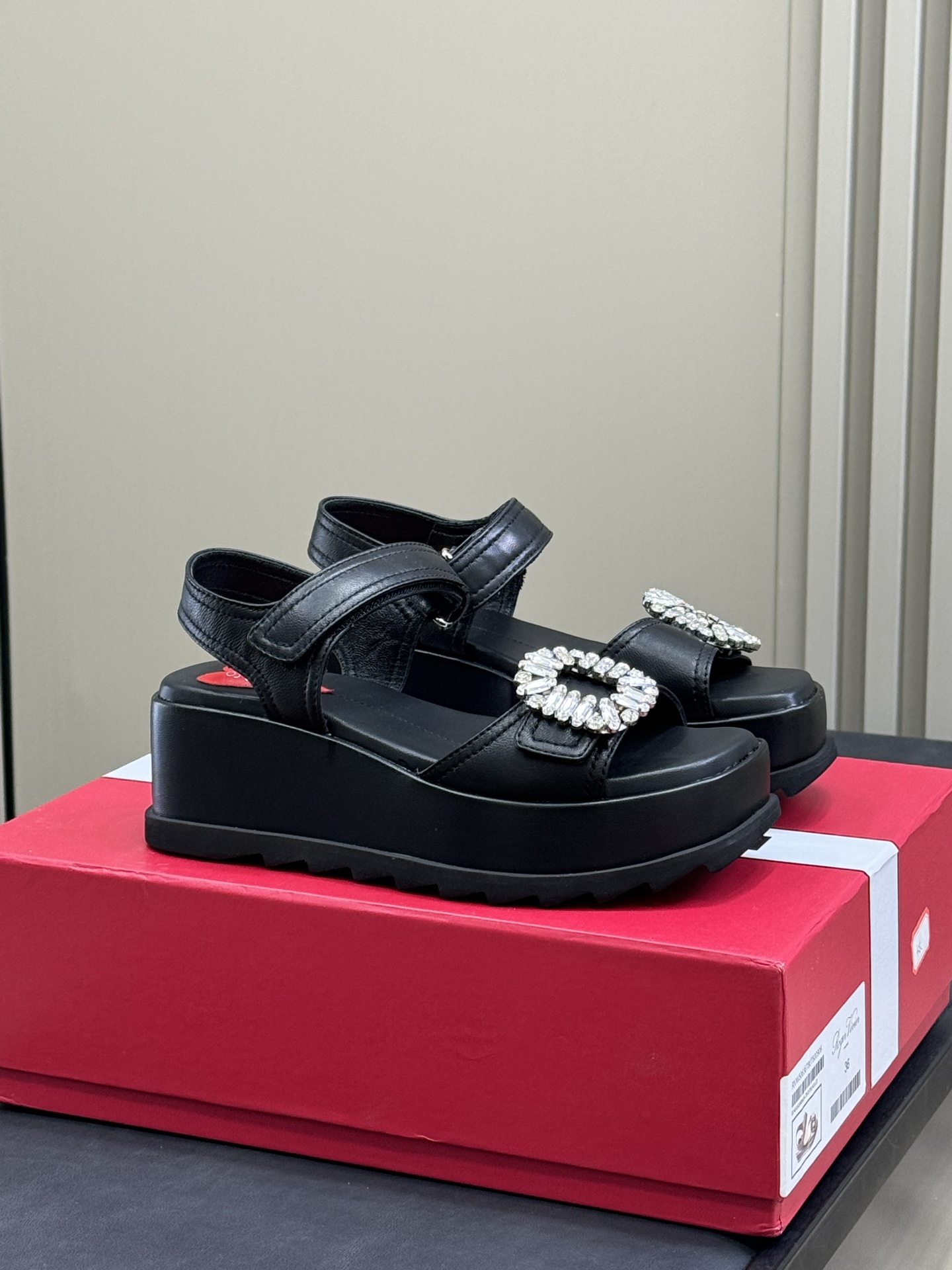 NO:406237,RVS25 new sandals 8 cm height-enhancing super light thick-soled sandals. Summer essential items, calf leather texture is super good and not heavy. size 35-41, sandals, sandals, cowhide19860909批 RVS25新款新款凉鞋 8公分增高超轻厚底凉鞋 夏日必备单品,小牛皮质感超好脚感不重 size 35-41,凉鞋,sandals,cowhide,Women's Shoes