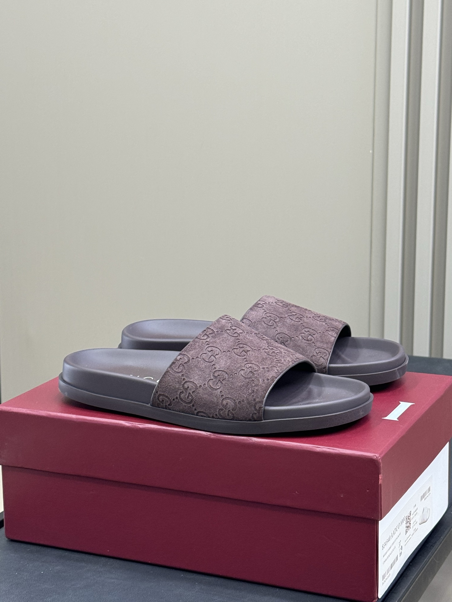 NO:407122,GUCCI 25s new women's sandals G home old-fashioned slippers are classic and beautiful, easily integrated into daily outfits!  Simple and easy to wear, must-have for summer Size 35-39 (40 41 customized without after-sales), slippers, gucci, gucci, slippers19860909GUCCI 25s新款女士凉拖鞋 G家老花拖鞋经典好看,轻松融入日常的穿搭！ 简约好穿,夏日必备单 Size 35-39 (40 41定做不售后),拖鞋,gucci,gucci,slippers,Women's Shoes