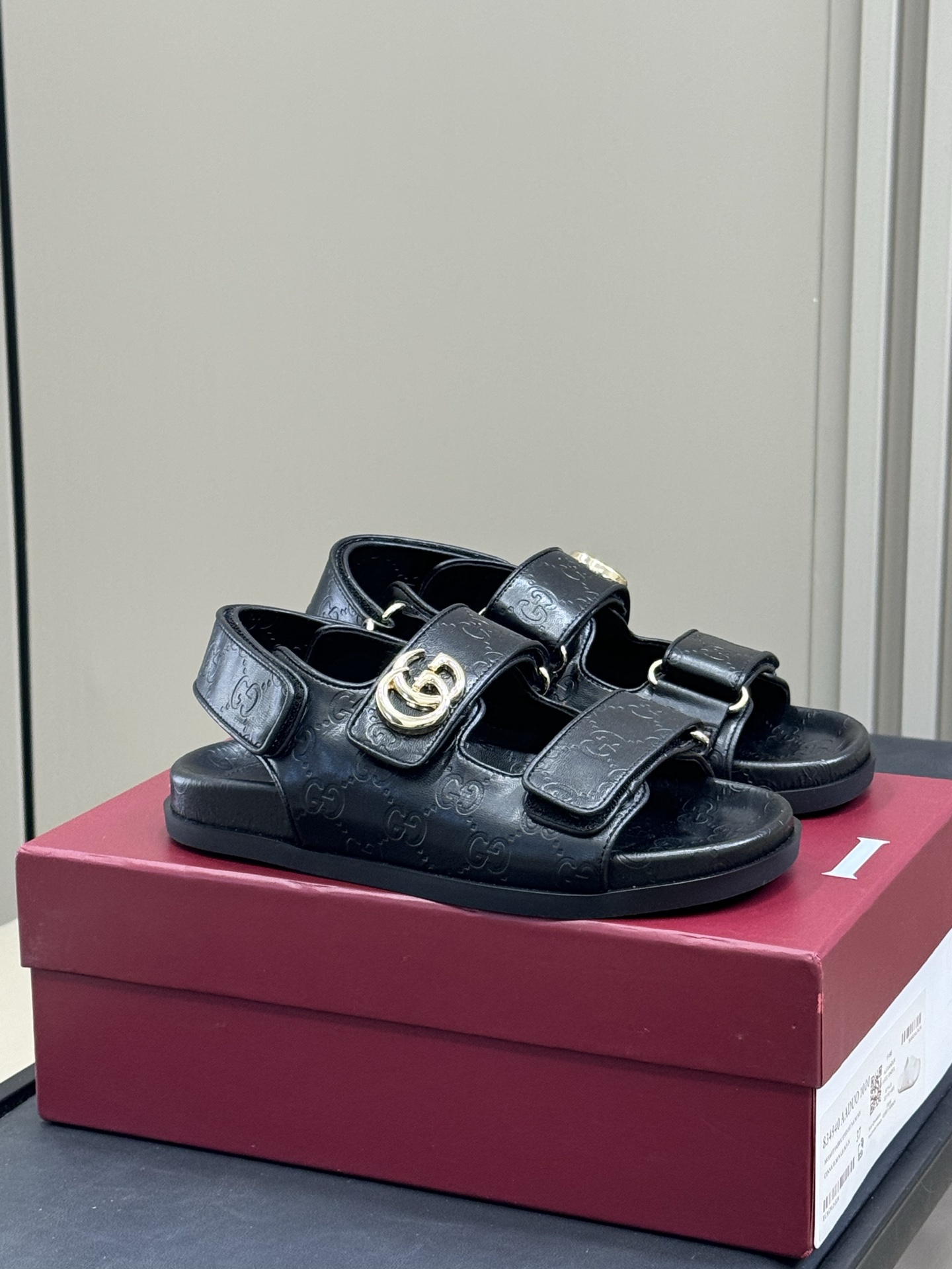 NO:407156,GUCCI 25s new women's sandals G home old-fashioned slippers are classic and beautiful, easily integrated into daily outfits!  Simple and easy to wear, must-have for summer Size 35-39 (40 41 customized without after-sales), sandals, gucci, gucci, sandals, slippers19860909GUCCI 25s新款女士凉鞋 G家老花拖鞋经典好看,轻松融入日常的穿搭！ 简约好穿,夏日必备单 Size 35-39 (40 41定做不售后),凉鞋,gucci,gucci,sandals,slippers,Women's Shoes