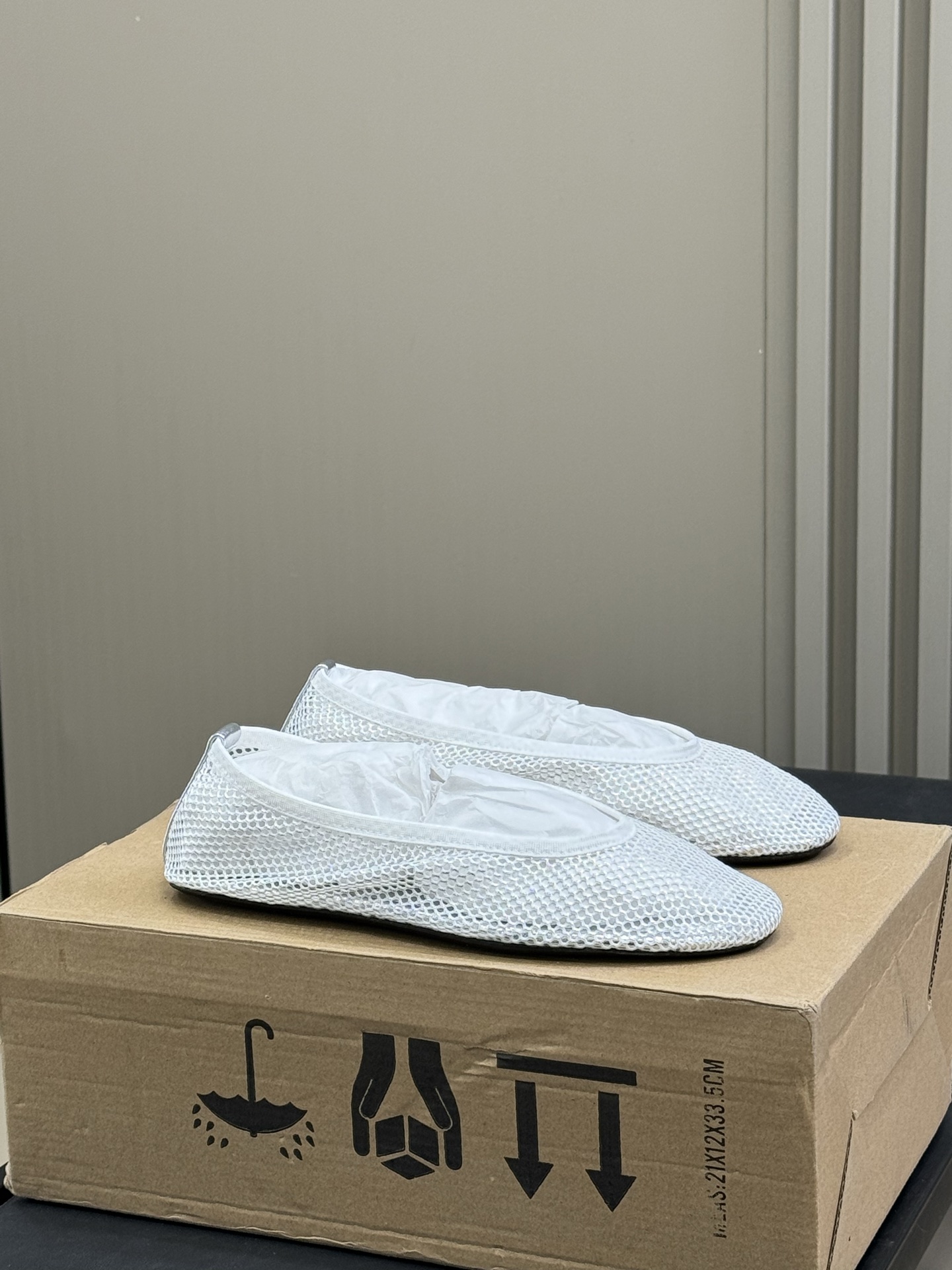 NO:404210,alaia ss25 arrival~ Alaia 2025 spring and summer fishing net single shoes new product. The ultimate fishing net is lazy and sexy. The versatile summer naked foot feeling size 35-41, single shoes, alaia19860909alaia ss25 arrival～ 阿来雅2025春夏渔网单鞋新品 简约到极致的渔网,慵懒不失性感 夏日百搭裸穿脚感 size 35-41,单鞋,alaia,Women's Shoes