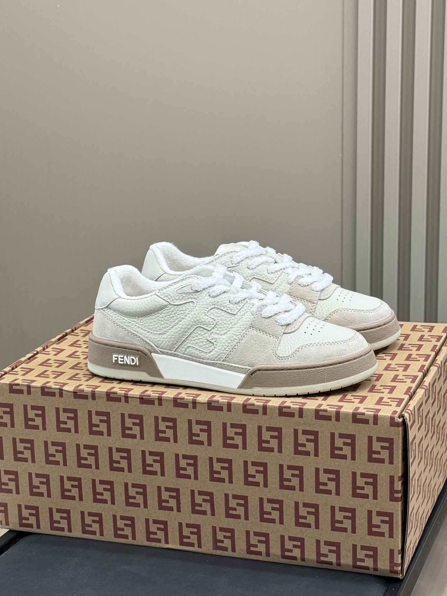 NO:413612,Top quality fendi match Classic color + 25 new color matching. The entire series of upgraded versions, super nice version, many sisters have collected a few hot colors; because they look good, and because they are easy to wear. Retro and versatile, full of design sense, not exaggerated, easy to grasp the casual style. Top version couple size 35-45, casual shoes/sports shoes, fendi, sneakers19860909顶级品质 fendi match 经典色+25新配色 全系列升级版本,超nice的版本,好多姐妹都有集齐几个色辣；因为好看,更因为好穿 复古百搭 ,设计感满满 不浮夸 轻松拿捏休闲风感 顶版 情侣size 35-45,休闲鞋/运动鞋,fendi,sneakers,Women's Shoes