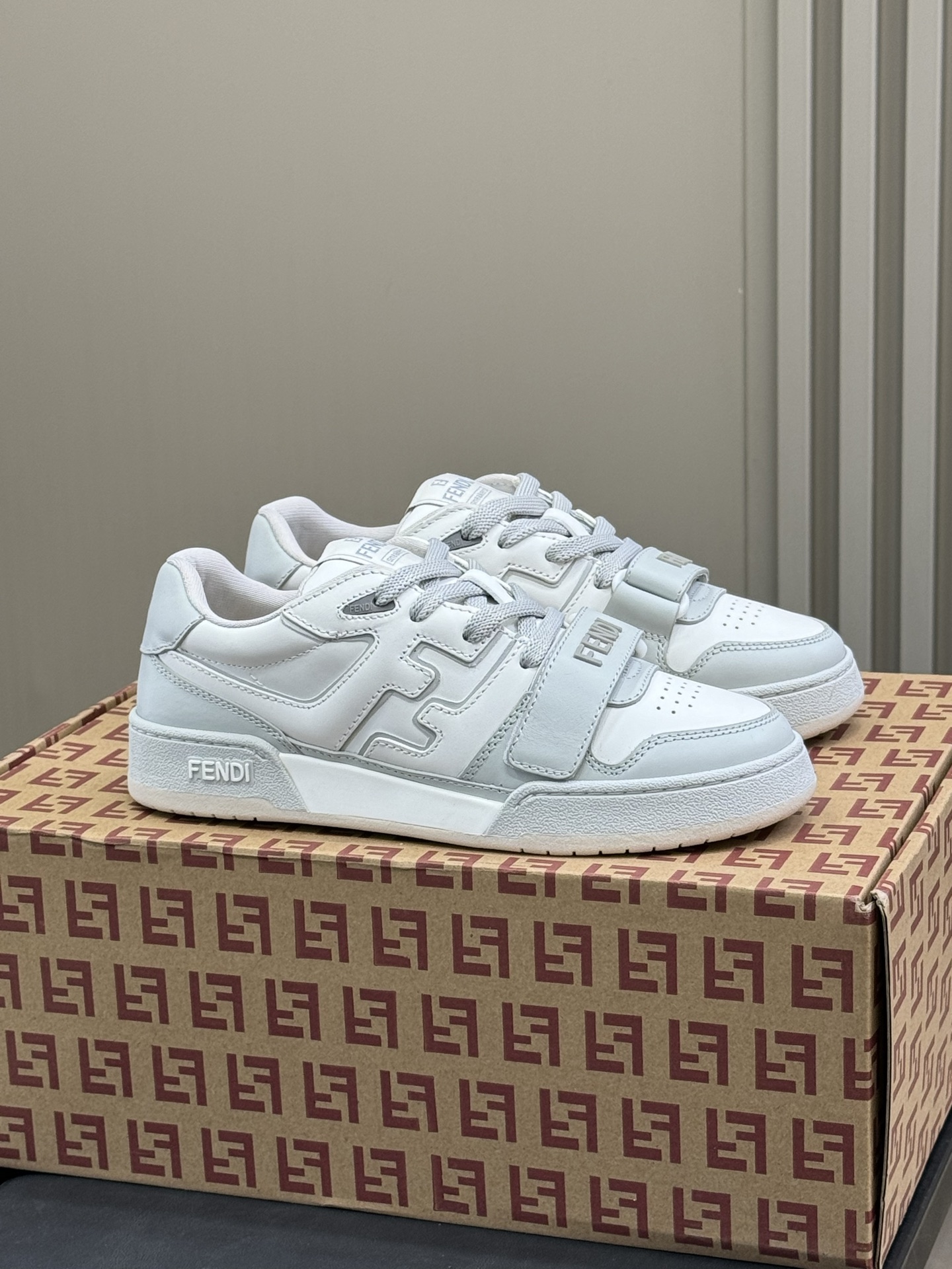 NO:413628,Top quality fendi match Classic color + 25 new color matching. The entire series of upgraded versions, super nice version, many sisters have collected a few hot colors; because they look good, and because they are easy to wear. Retro and versatile, full of design sense, not exaggerated, easy to grasp the casual style. Top version couple size 35-45, casual shoes/sports shoes, fendi, sneakers19860909顶级品质 fendi match 经典色+25新配色 全系列升级版本,超nice的版本,好多姐妹都有集齐几个色辣；因为好看,更因为好穿 复古百搭 ,设计感满满 不浮夸 轻松拿捏休闲风感 顶版 情侣size 35-45,休闲鞋/运动鞋,fendi,sneakers,Women's Shoes