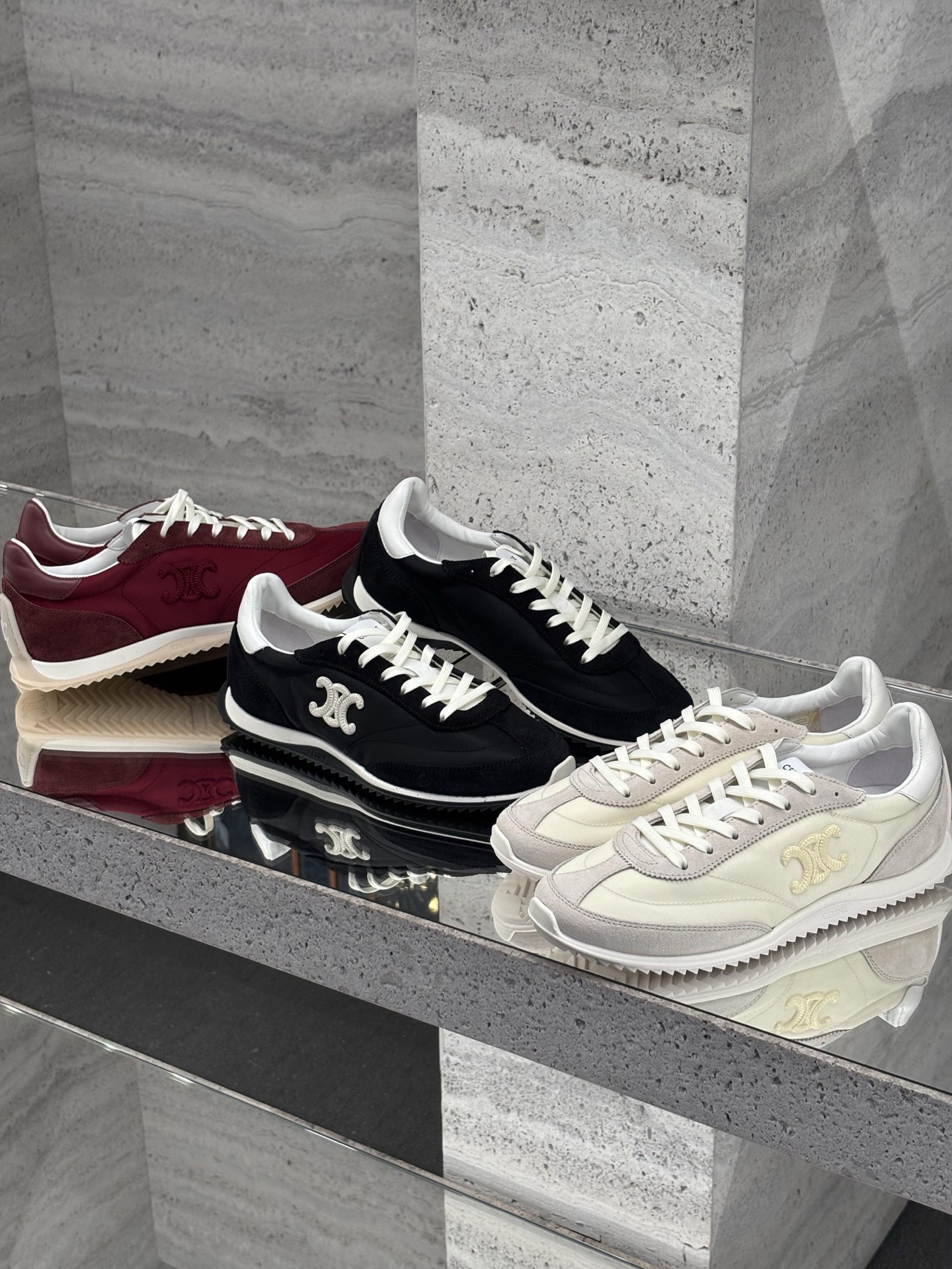 NO:408321,CELINE TEX RACER Inspired by this new sneaker from the 1970s, it combines the iconic elements of sneakers from the 1970s (gross outsole, leather splicing details, etc.) and has a sense of comfort that can be felt through vision, and RACER is it!  The counter was sold out as soon as it was put on the shelves, especially black size 35-40, casual shoes/sports shoes, celine, sneakers19860909CELINE TEX RACER 灵感源自70年代的这款全新运动鞋,融合70年代时代运动鞋的标志性元素（沟纹外底、皮革拼接细节等）有一种舒适感通过视觉就能感受到,RACER就是！ 专柜一上架就卖完了,特别是黑色 size 35-40,休闲鞋/运动鞋,celine,sneakers,Women's Shoes