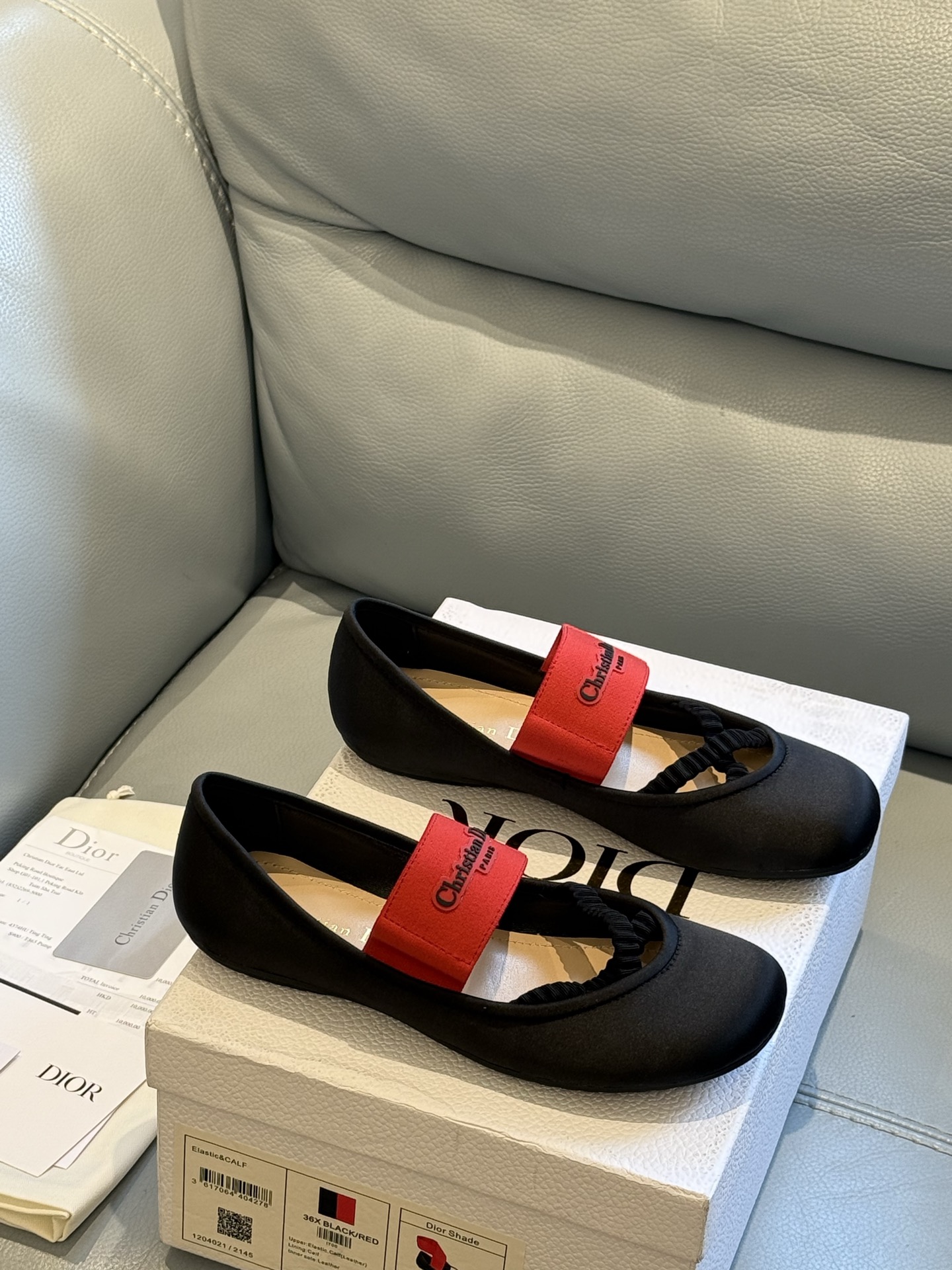 
Dior 25秋冬 芭蕾舞鞋新品
轻松优雅的氛围感，这个形体也太可爱了吧！
细节设计很走心呀，爱惨了
