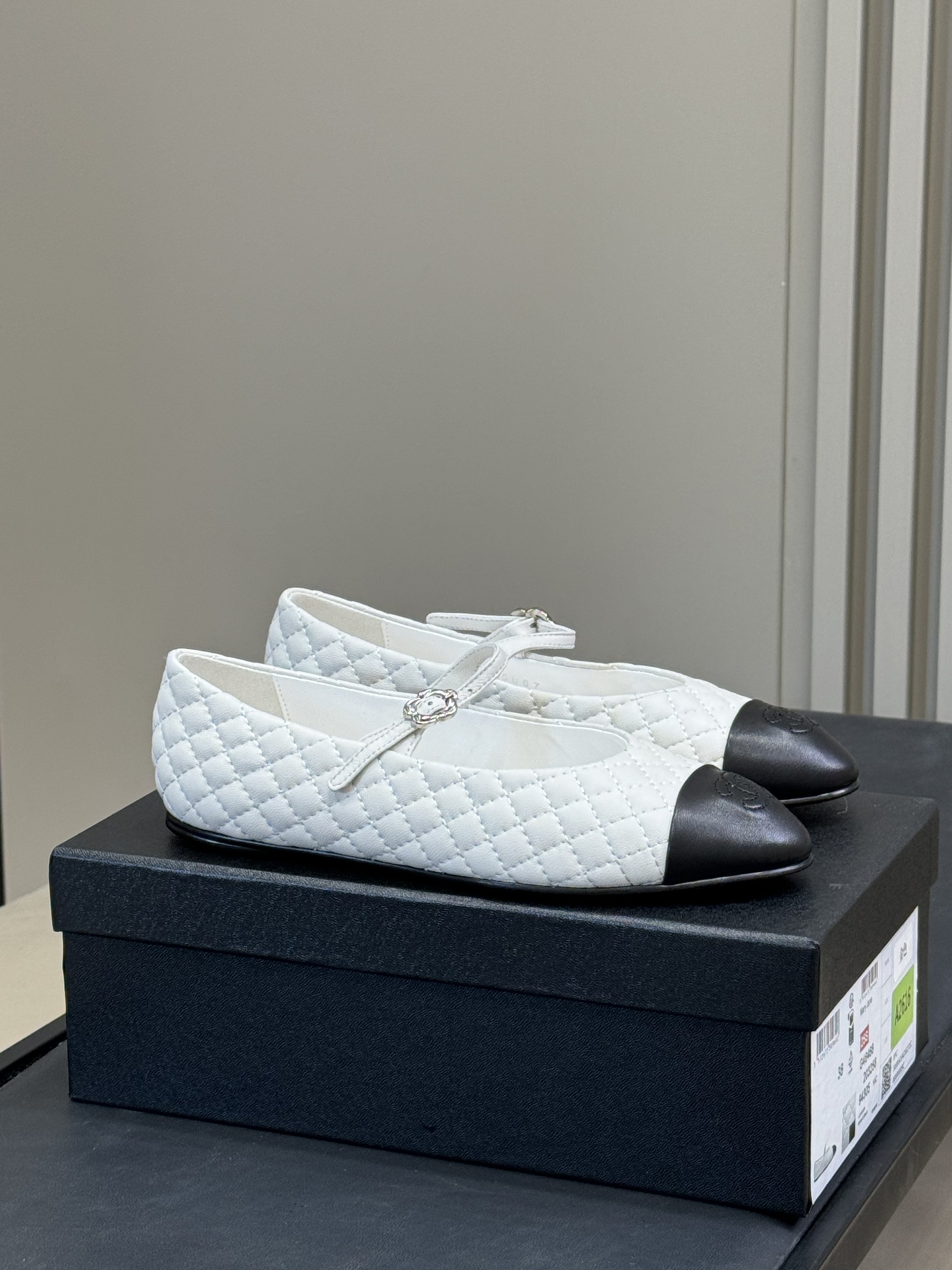 顶级版本
chanel 25a new arrival～
小香25早秋手工坊系列，小羊皮菱格纹玛丽珍鞋，