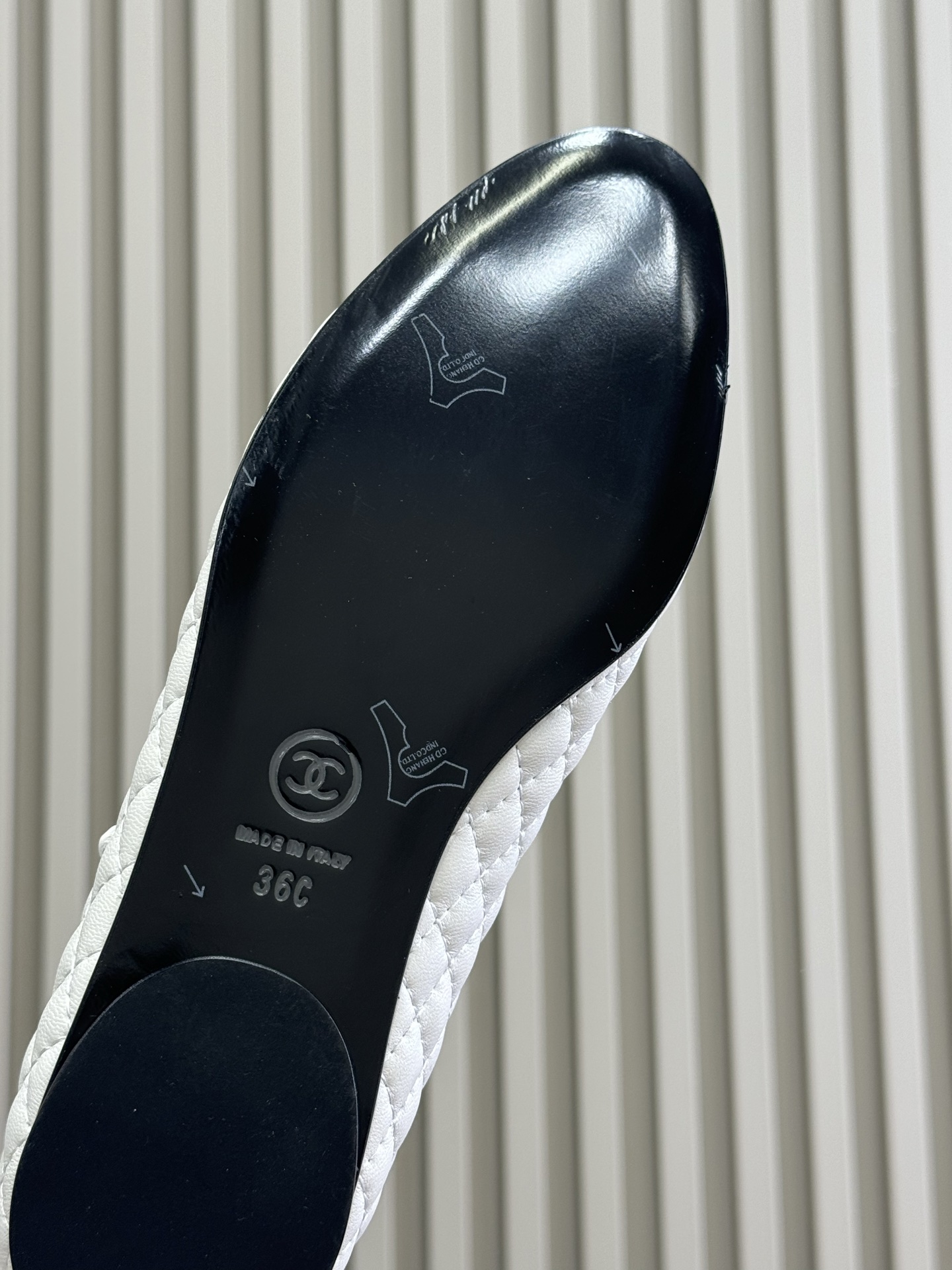 顶级版本
chanel 25a new arrival～
小香25早秋手工坊系列，小羊皮菱格纹玛丽珍鞋，