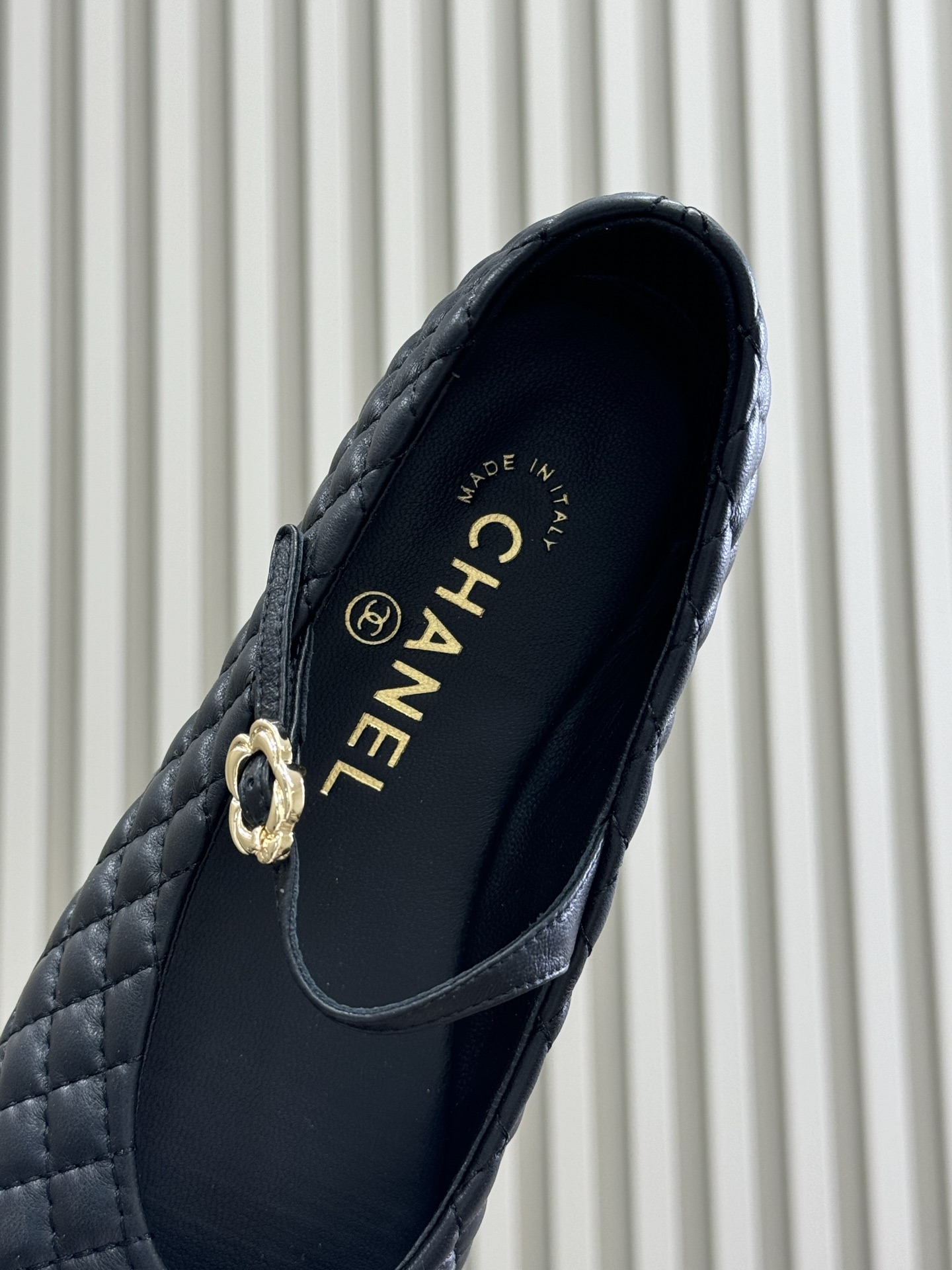 顶级版本
chanel 25a new arrival～
小香25早秋手工坊系列，小羊皮菱格纹玛丽珍鞋，