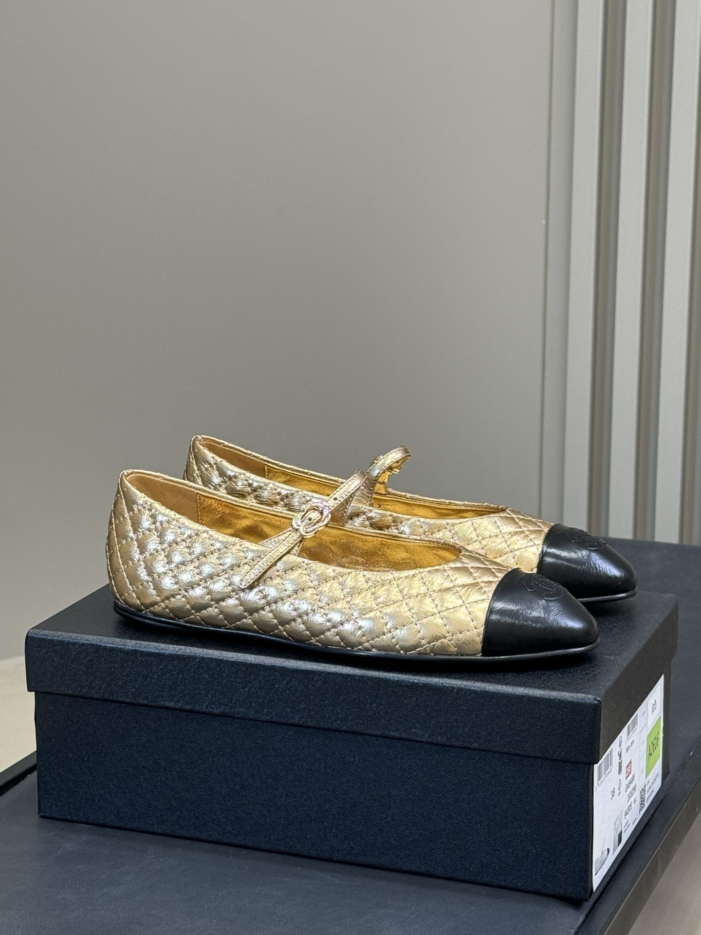 顶级版本
chanel 25a new arrival～
小香25早秋手工坊系列，小羊皮菱格纹玛丽珍鞋，