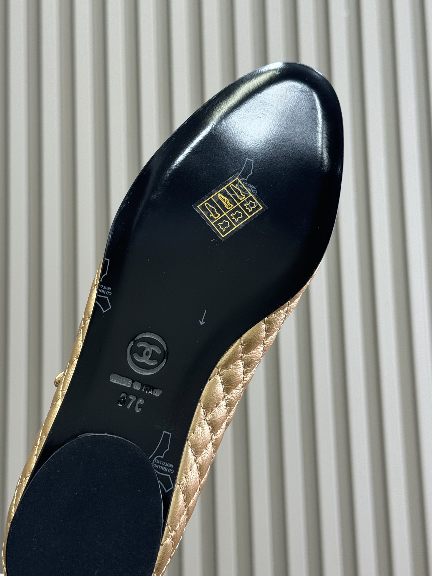 顶级版本
chanel 25a new arrival～
小香25早秋手工坊系列，小羊皮菱格纹玛丽珍鞋，