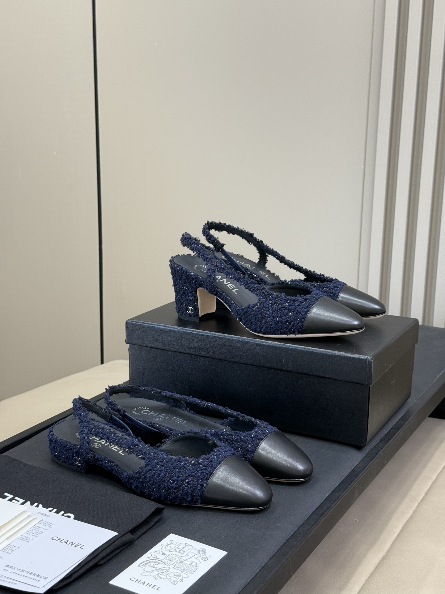 NO:494583,Top quality chanel classic slingback upgraded classic color + 25 new color matching Latest upgrade version, the counter model has been adjusted in the upper lines and subtle areas. However, all classic models are usually a process of continuous optimization!  This time we are referring to the new version of 2025 that we have repeatedly confirmed with the cabinet sister, high heel slingback apricot color 36/1!  Top version; latest details!  You can buy the version group and compare it slowly, which is very different from the old version!  It is recommended not to take any upgrades if you have not upgraded. Use the upgrade to the counter to upgrade the new version!  Heel flat sole 6.5cm size 34-43 (34 40 41 42 43 customized non-return and exchange), sandals, chanel, sandals19860909顶级品质 chanel 经典slingback 升级经典色+25新配色 最新升级版本,专柜款在鞋面线条以及细微处有调整的,但凡经典款一般都确实是不断在优化的一个过程！ 咱这次是参照的是跟柜姐再三确认的2025新版本,高跟slingback 杏色36/1！ 顶级版版；最新细节！可以买版群慢慢比对,跟老版本很多区别的！ 没升级的建议不要拿了,拿升级对专柜升级新版本的哦！ 跟高平底 6.5cm size 34-43（34 40 41 42 43定做不退换）,凉鞋,chanel,sandals,Women's Shoes