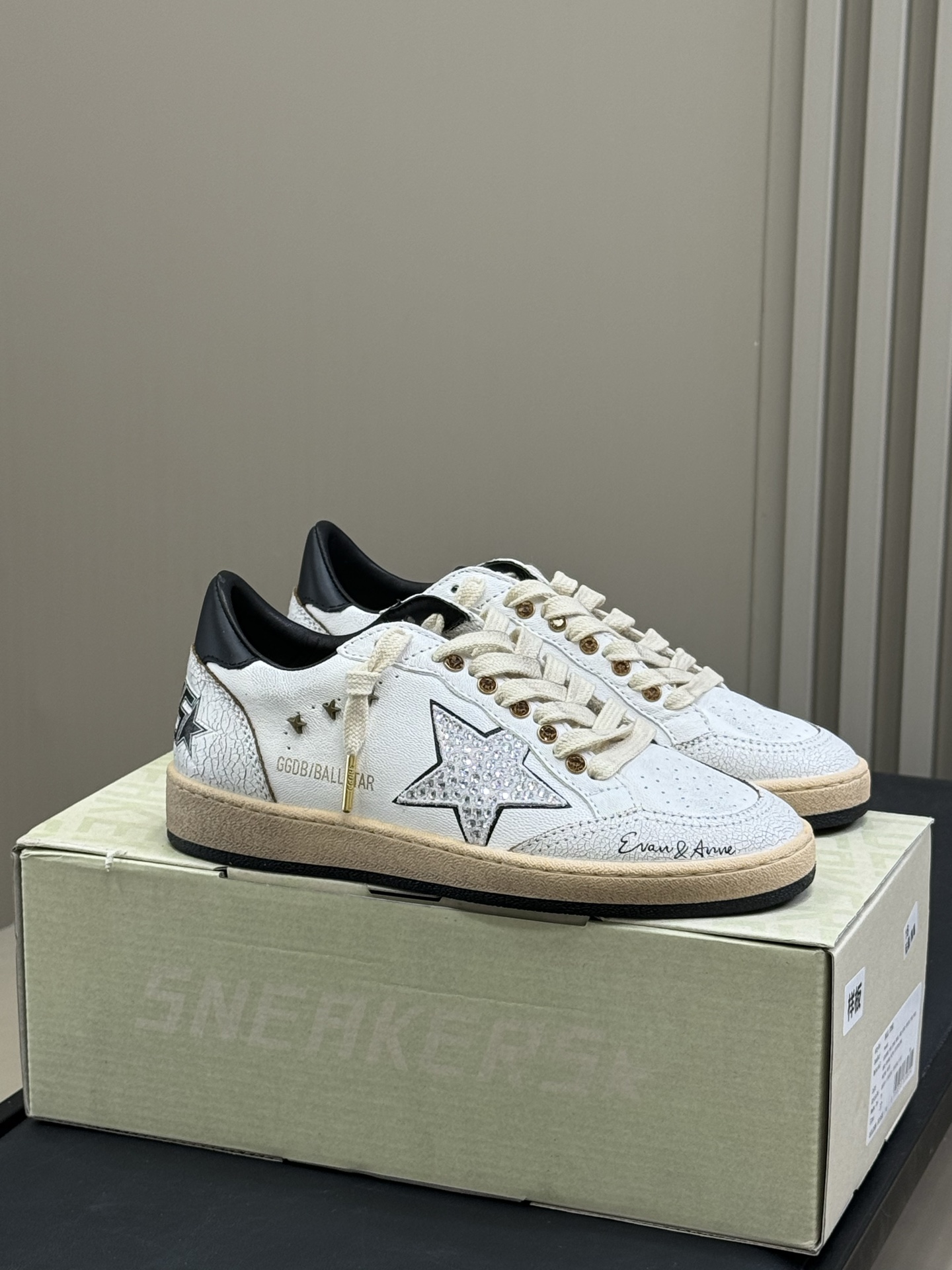 NO:443568,ggdb's new series truestar. As expected, the beautiful girl I love recently. The miu-style shoelaces are just that you can imitate the temperament that is not beyond you and is more miu than miu!  The lambskin material is very soft and much more comfortable than the old one!  size35-40, casual shoes/sports shoes, miumiu, sneakers, sheepskin19860909ggdb全新系列truestar 果然美貌最近的心头爱 miu系的鞋带,让你模仿没让你超越、比miu更miu的气质就是了！小羊皮材质的,很软,比老款舒服多了！size35-40,休闲鞋/运动鞋,miumiu,sneakers,sheepskin,Women's Shoes