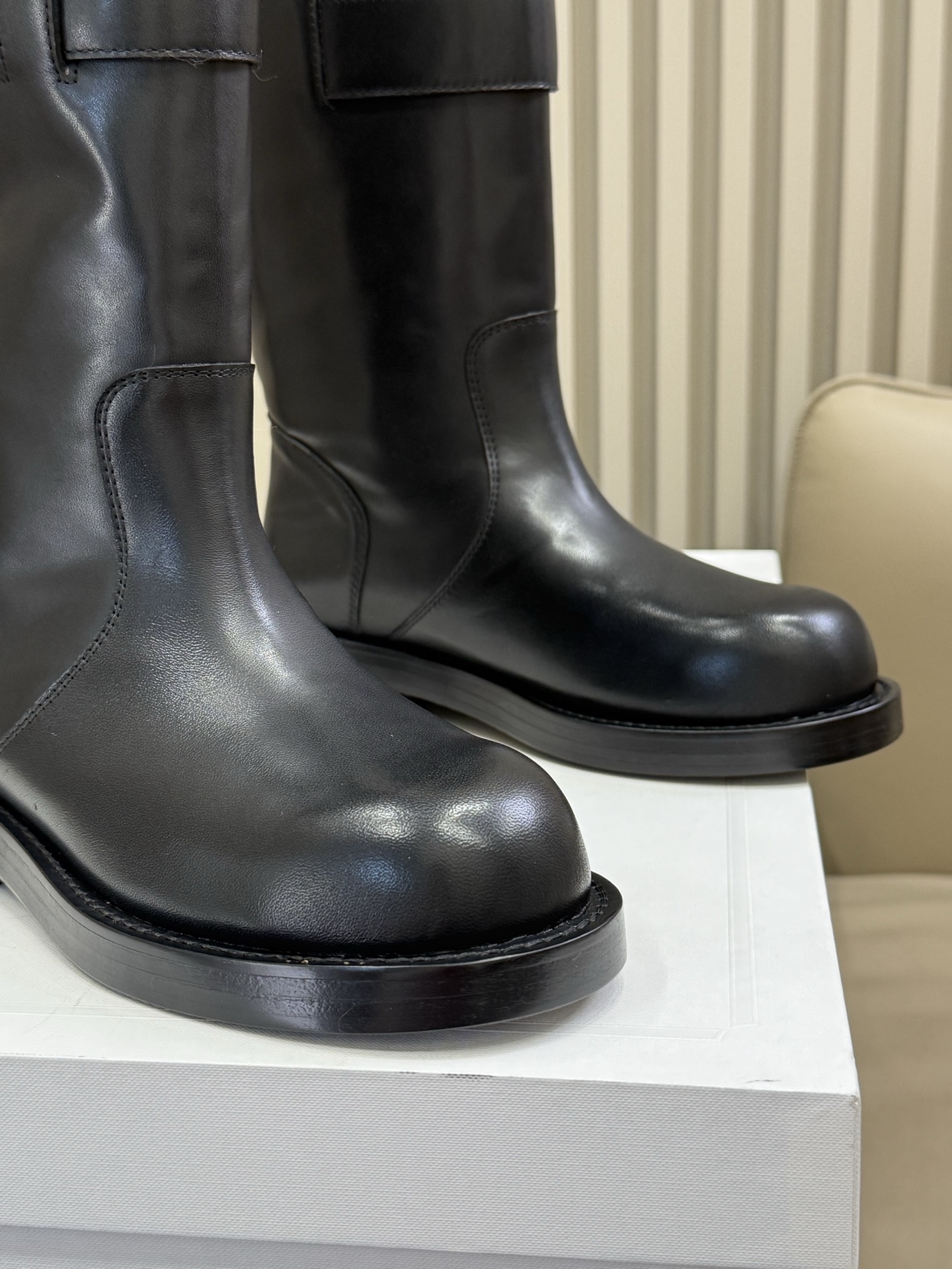 Ann Demeulemeester25新款战靴今年的秀款靴子越看越喜欢靴口松松的比较显瘦这个高度不会卡