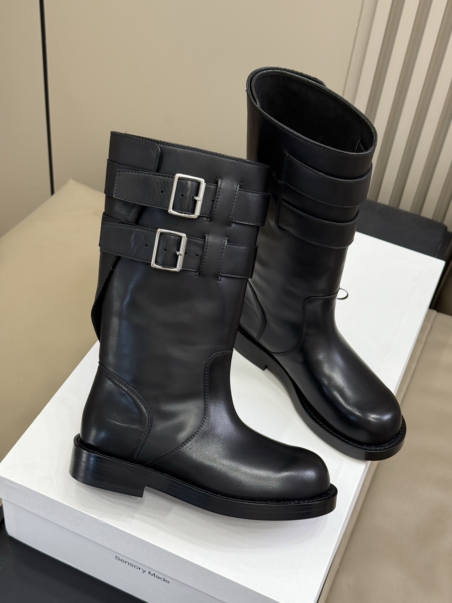 Ann Demeulemeester25新款战靴今年的秀款靴子越看越喜欢靴口松松的比较显瘦这个高度不会卡