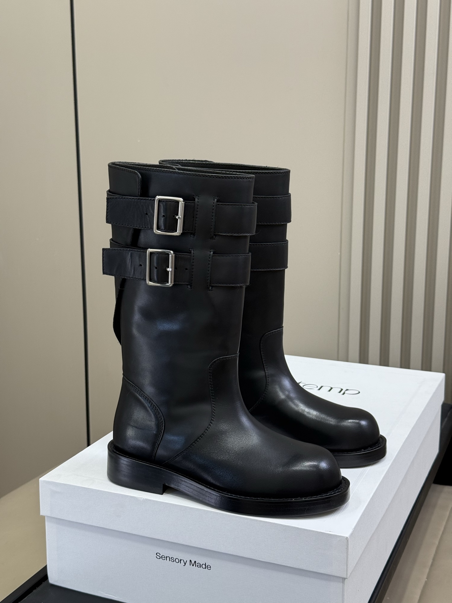 Ann Demeulemeester25新款战靴今年的秀款靴子越看越喜欢靴口松松的比较显瘦这个高度不会卡