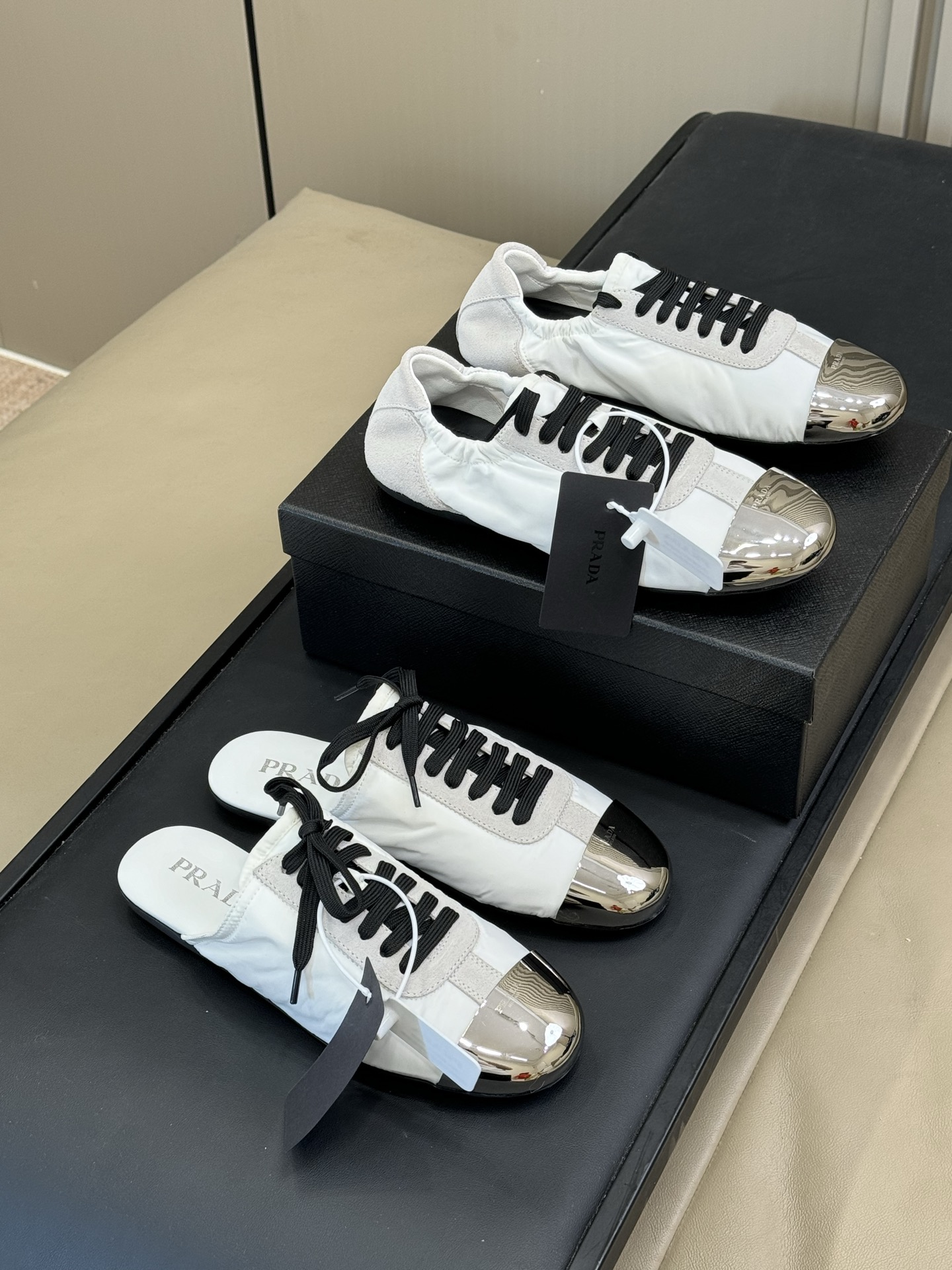 NO:460138,Semi-touch single shoes prada ss25 new arrival~ P home thin-soled metal toe half-touch/single shoes Lightweight and easy to wear thin-soled Collapse sneakers~ Very popular The metal toe design has been added to the toe position, which is more eye-catching. The metal silver toe is very high-end and full of personality!  Full of slackness on your feet, a must-have item for daily matching of fashionable essence!  Comfort index size 35-41 (40 41 custom made without return or exchange), semi-travel shoes, prada, sneakers19860909半拖 单鞋 prada ss25 new arrival～ P家薄底金属鞋头半拖/单鞋 轻盈好穿的薄底 Collapse运动鞋～很火 在鞋头位置增加了金属鞋头的设计更加的吸睛 金属银色鞋头很高级 个性十足！上脚松弛感满满 时髦精日常搭配必备单品！舒适度指数 size 35-41（40 41订做不退换）,半拖单鞋,prada,sneakers,Women's Shoes