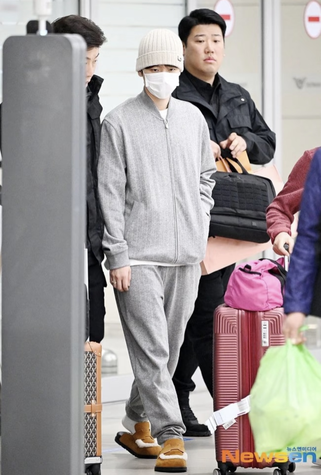 NO:477604,Couple style, demonstration 35-45, semi-torched fur shoes19860909情侣款,示范35-45,半拖毛毛鞋,Women's Shoes