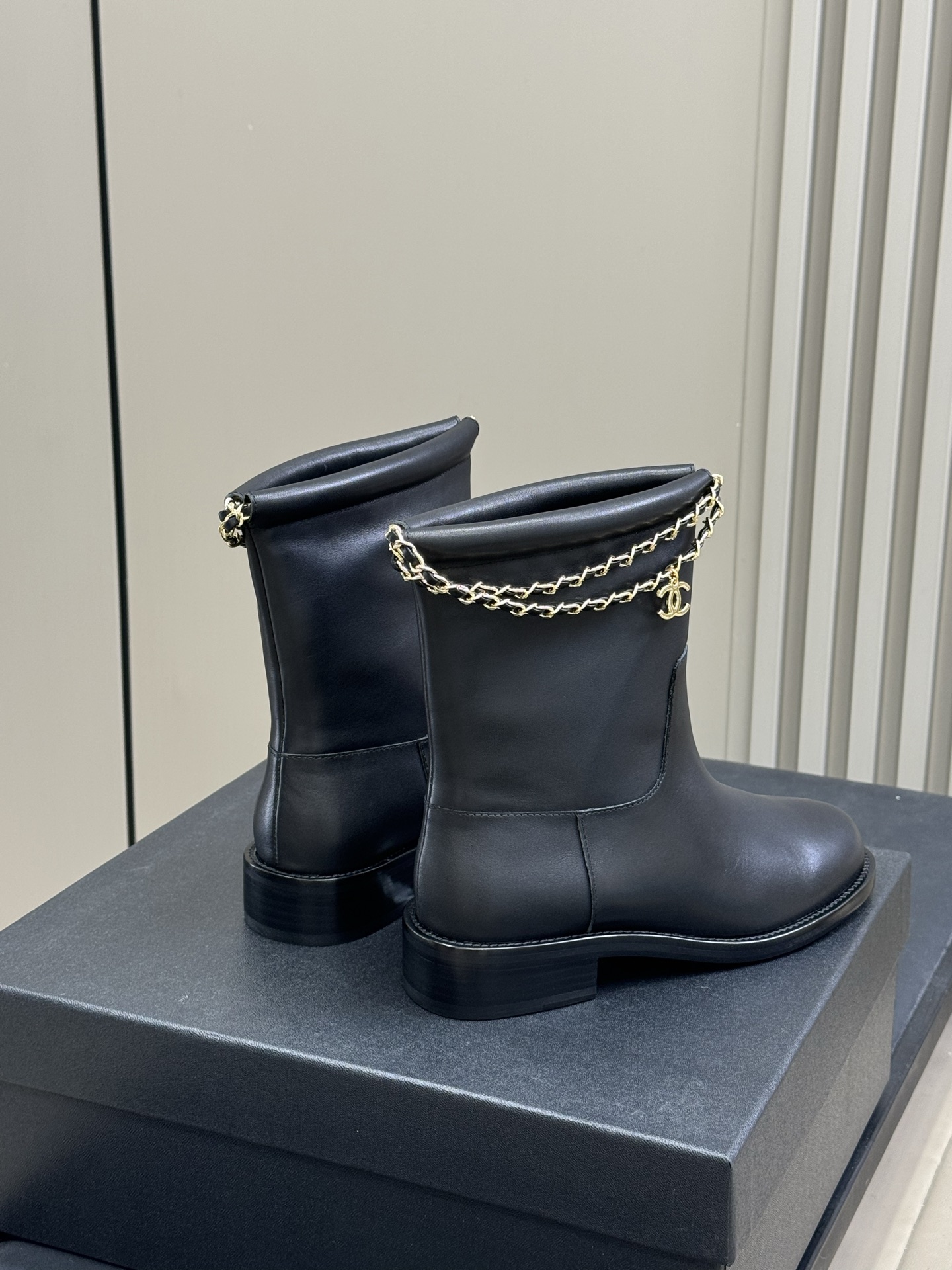 chanel 25b new arrival～小香25b 短靴新品基础款短靴搭配了经典链条⛓️焕发心意精