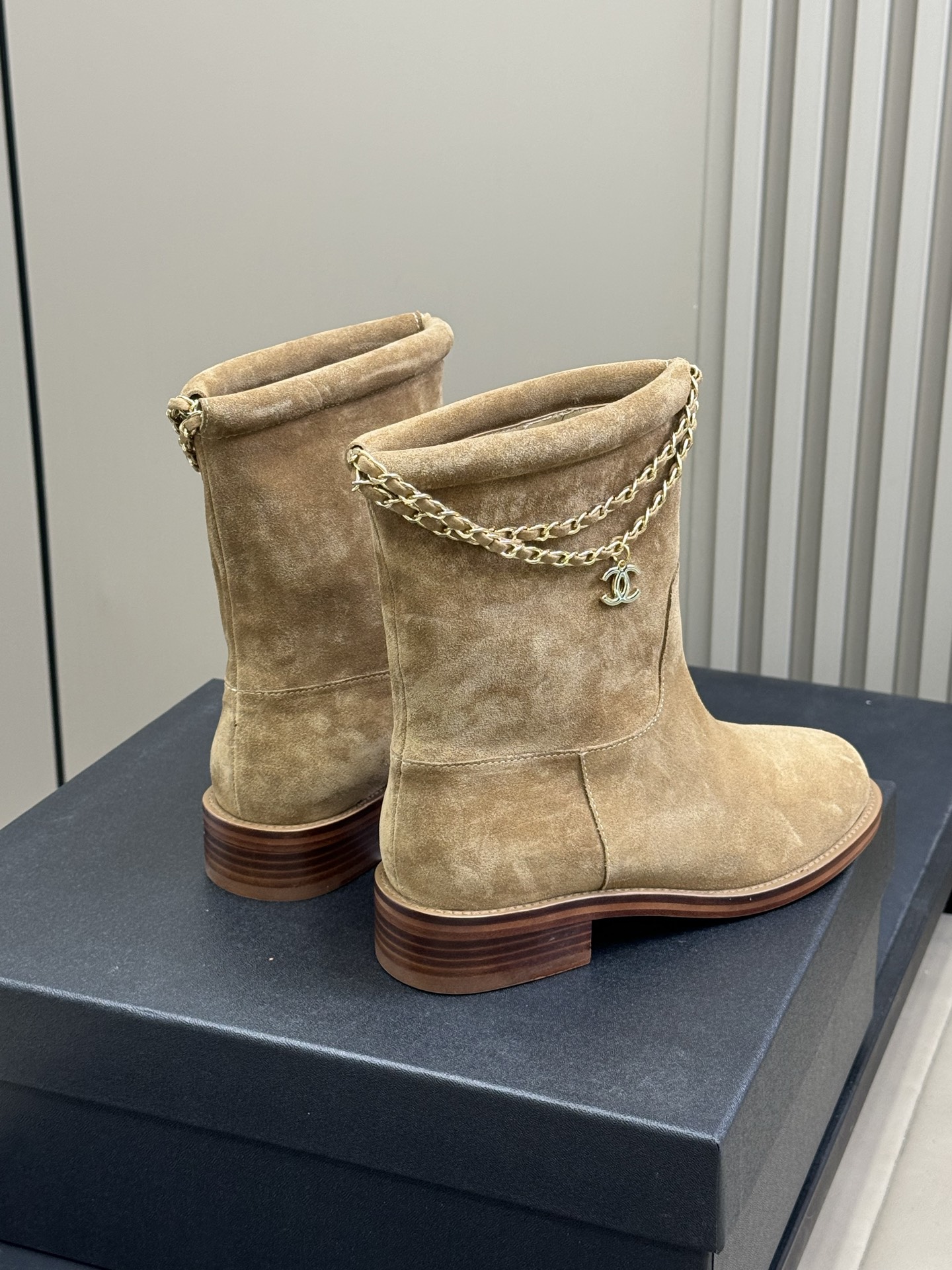 chanel 25b new arrival～小香25b 短靴新品基础款短靴搭配了经典链条⛓️焕发心意精