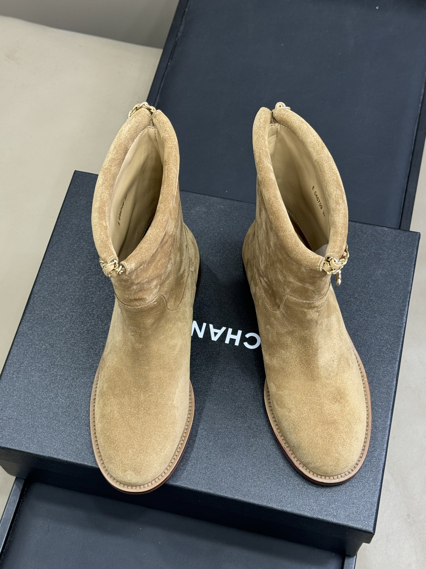 chanel 25b new arrival～小香25b 短靴新品基础款短靴搭配了经典链条⛓️焕发心意精