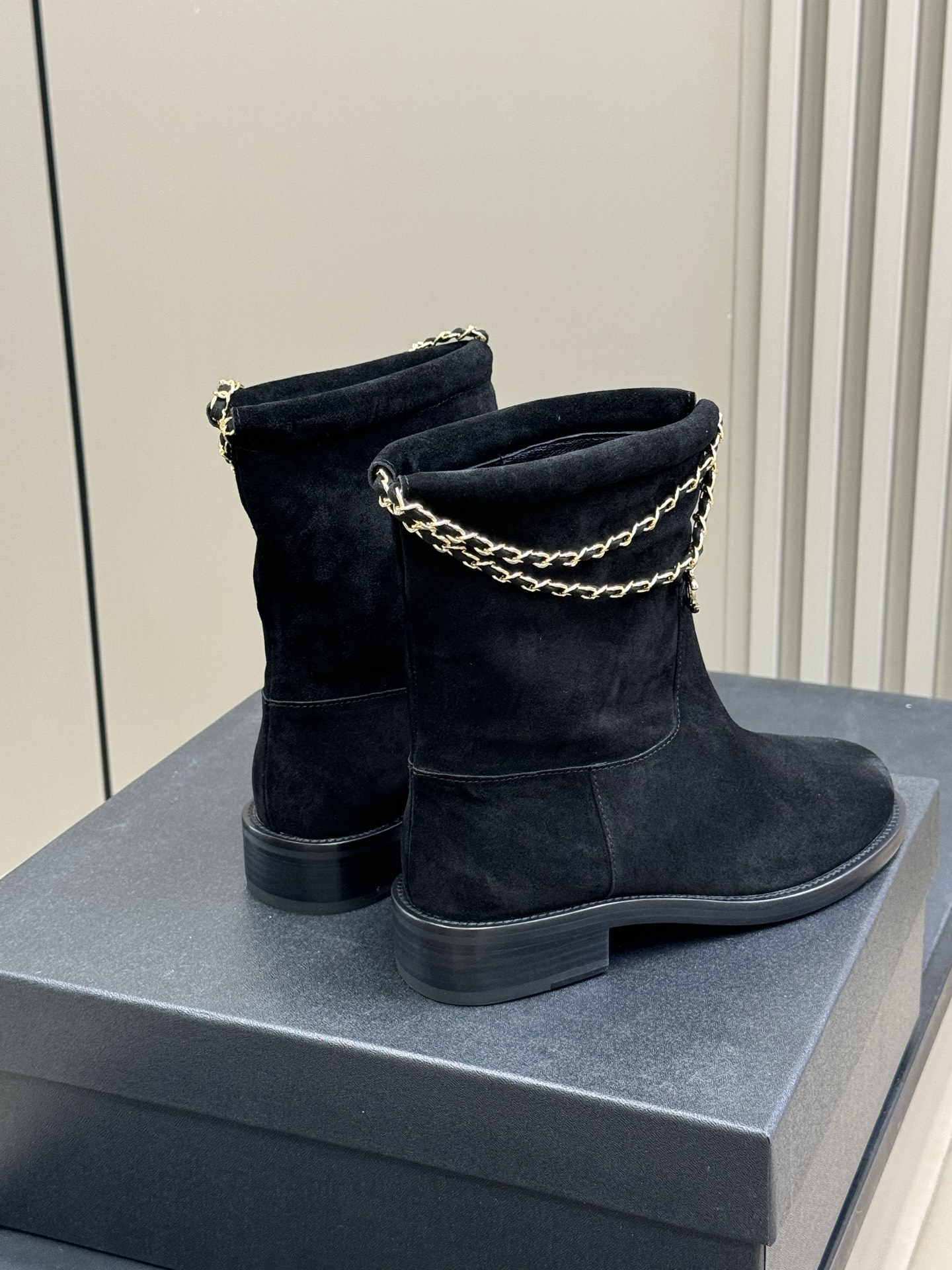 chanel 25b new arrival～小香25b 短靴新品基础款短靴搭配了经典链条⛓️焕发心意精