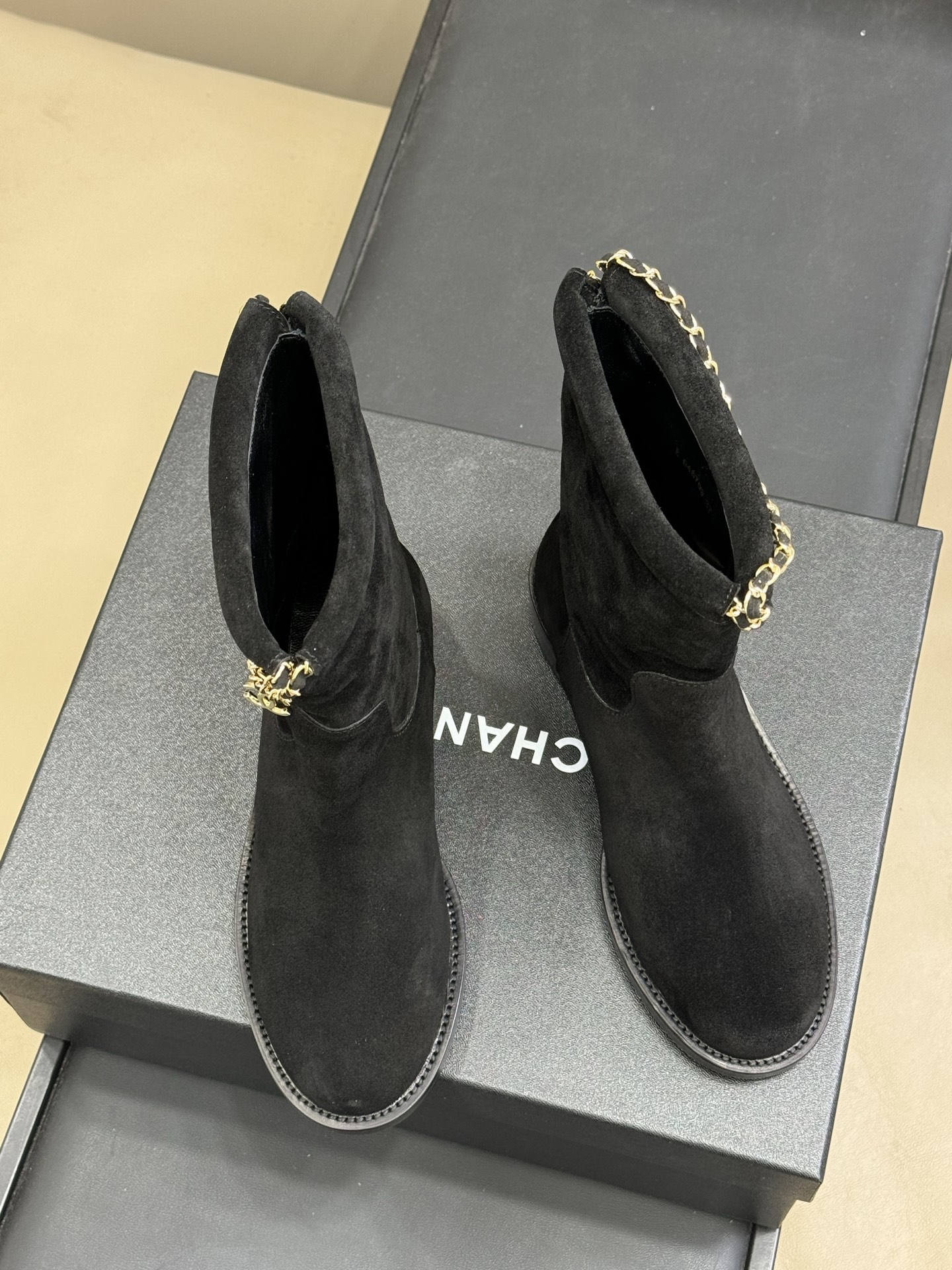 chanel 25b new arrival～小香25b 短靴新品基础款短靴搭配了经典链条⛓️焕发心意精