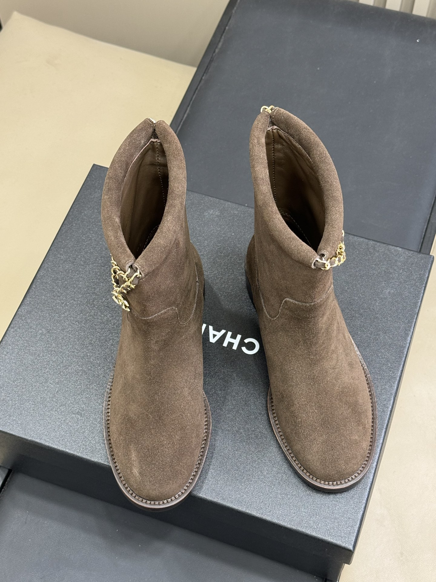 chanel 25b new arrival～小香25b 短靴新品基础款短靴搭配了经典链条⛓️焕发心意精