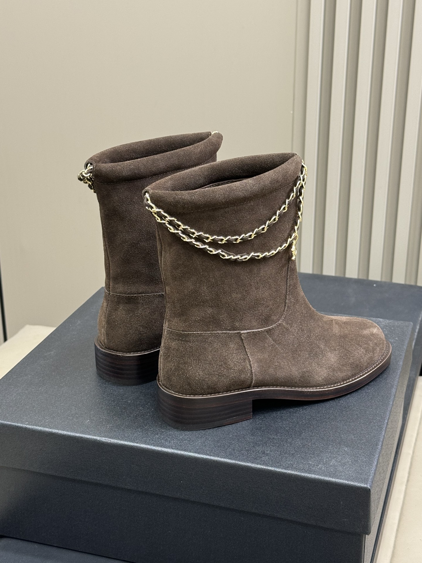 chanel 25b new arrival～小香25b 短靴新品基础款短靴搭配了经典链条⛓️焕发心意精