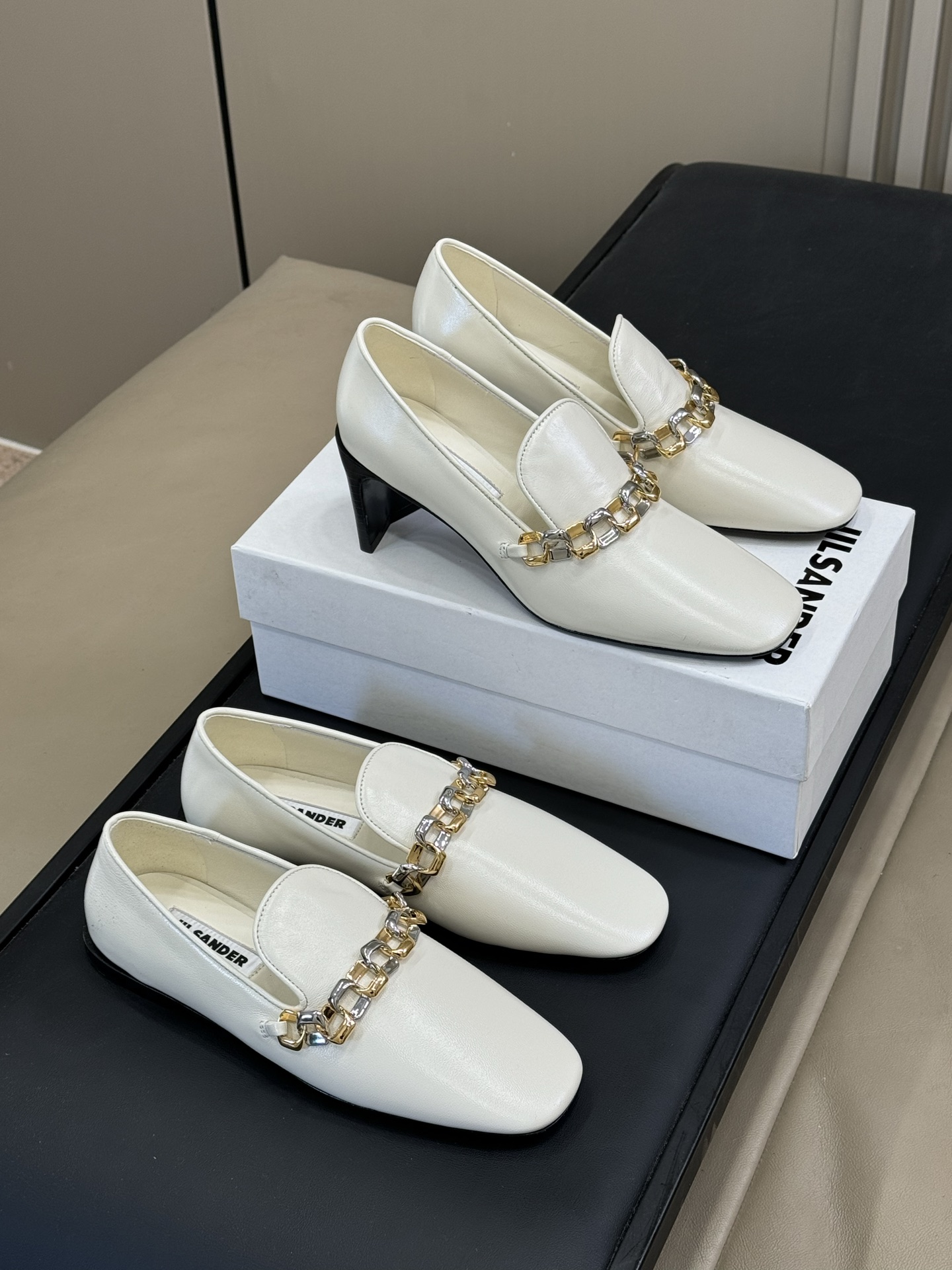 NO:489770,Flat high heel jilsander fw25 new arrival~ jilsander 25 autumn and winter chain single shoes, super beautiful lambskin material is very soft and very nourishing Sole imported from Italy cowhide sole size 35-41, single shoes, jil sander, cowhide, sheepskin19860909平底高跟 jilsander fw25 new arrival～ jilsander 25秋冬链条小单鞋,超好美啊 小羊皮材质 很软,很养脚 鞋底意大利进口牛皮底 size 35-41,单鞋,jil sander,cowhide,sheepskin,Women's Shoes