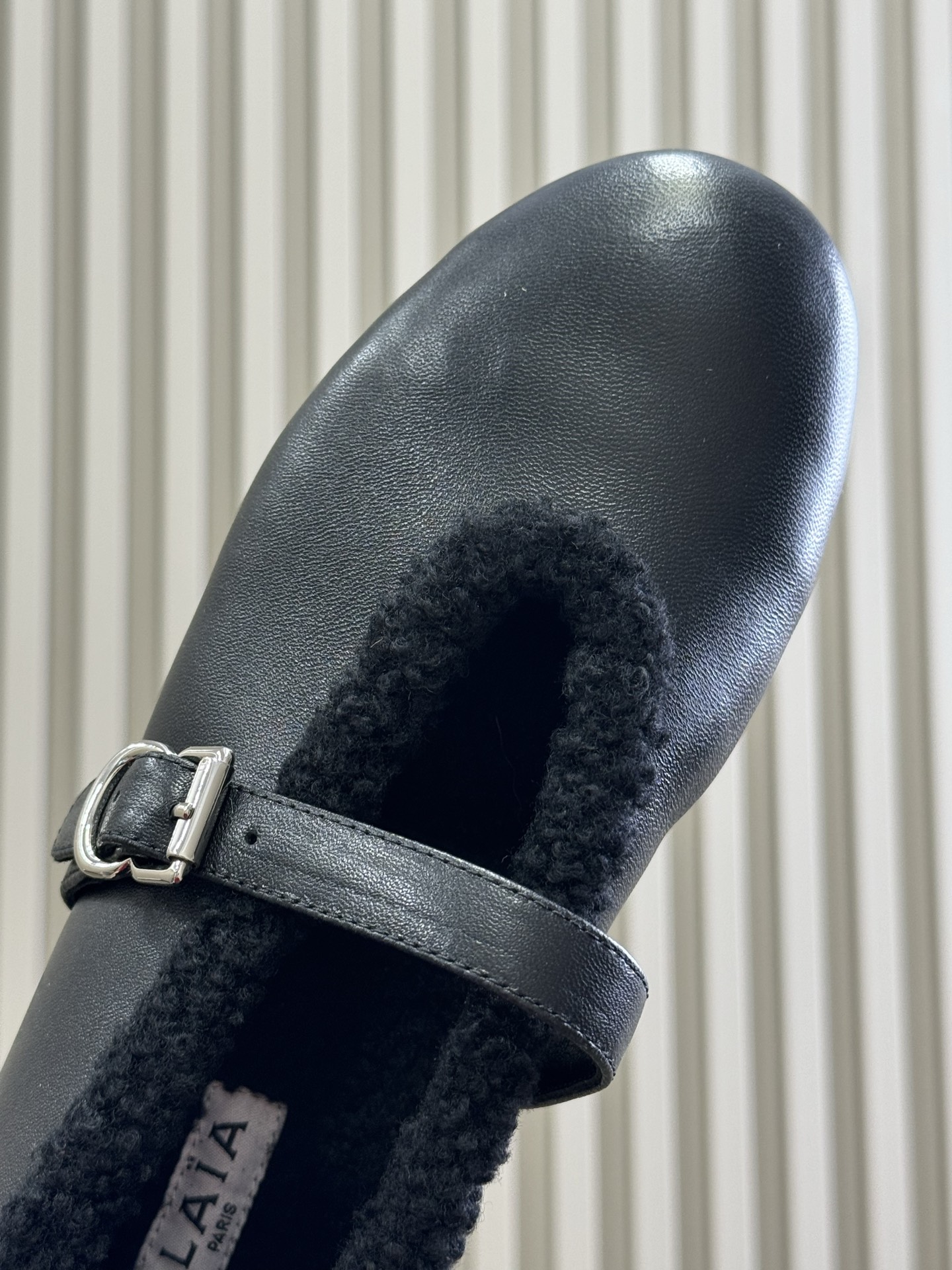 ALAiA｜敲响秋冬的第一双美鞋暖呼呼的别太可爱了吧反绒羊皮鞋面，皮毛一体内里，脚感太舒服啦换季新装备，